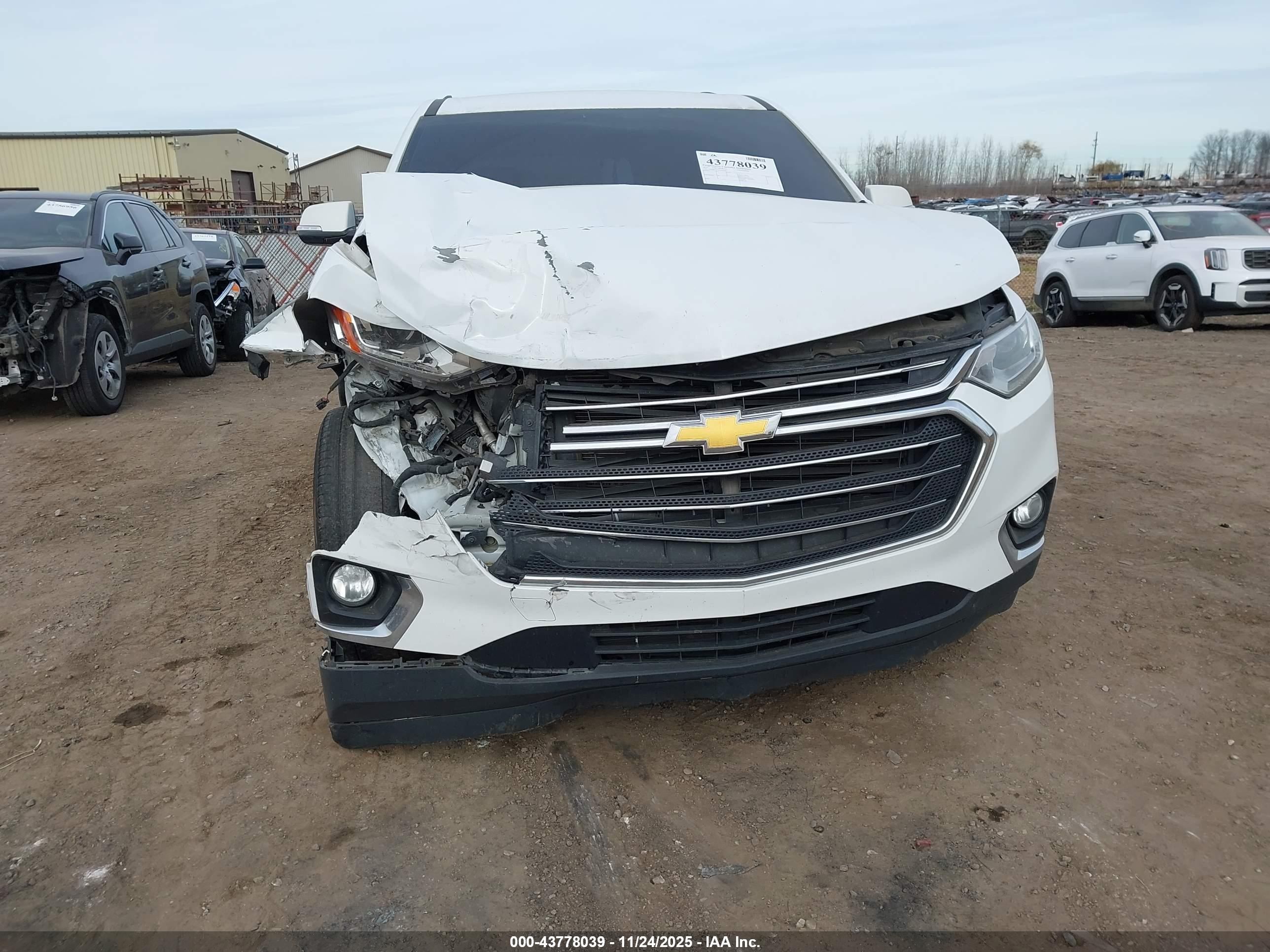 CHEVROLET TRAVERSE image 6