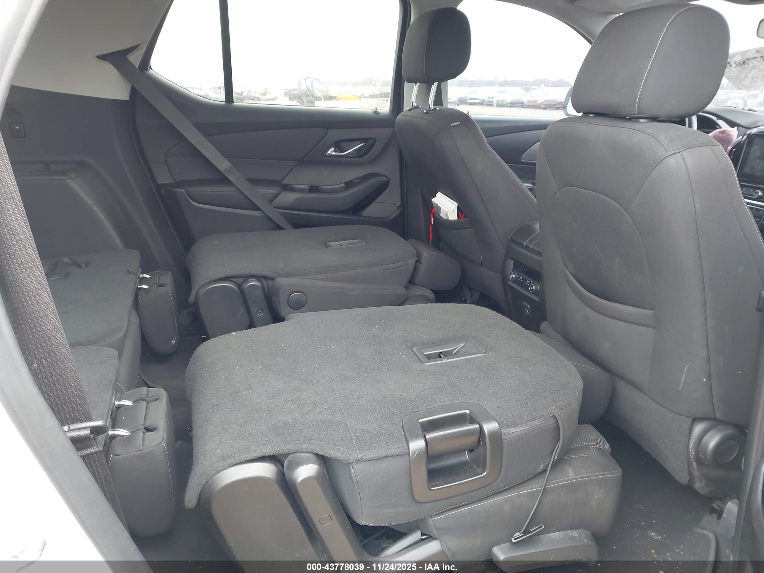 CHEVROLET TRAVERSE image 8