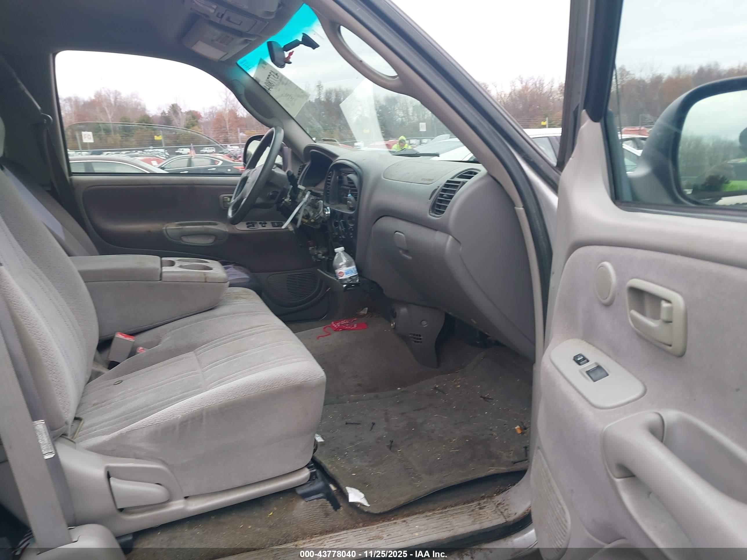 TOYOTA TUNDRA image 5