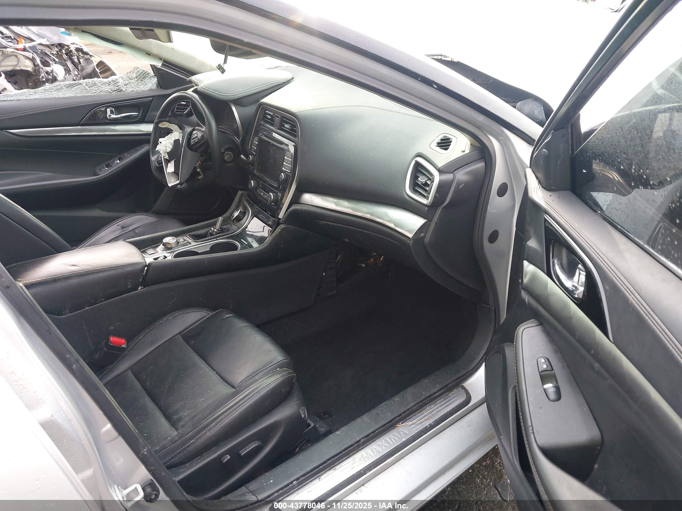 NISSAN MAXIMA image 5