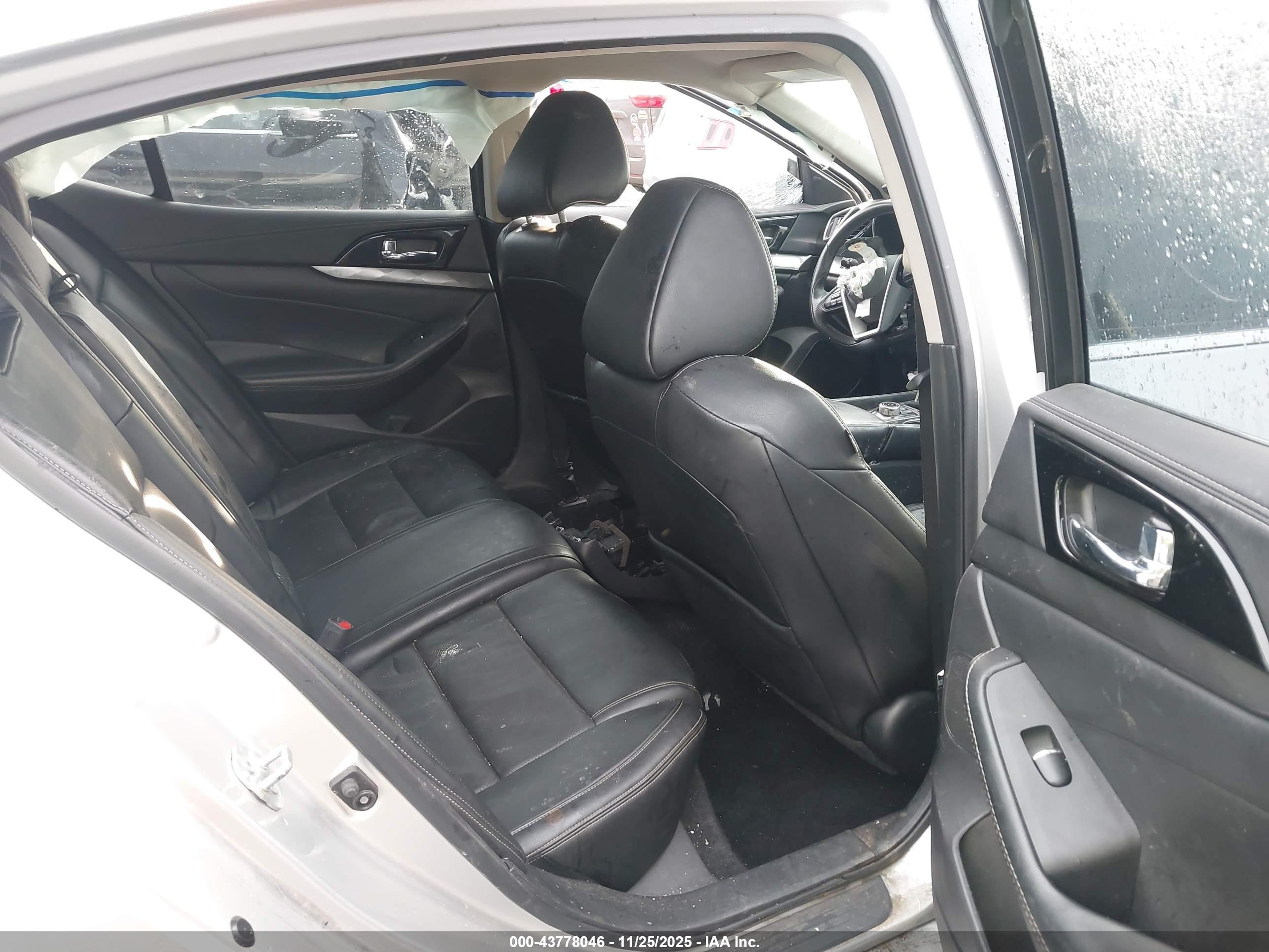 NISSAN MAXIMA image 8