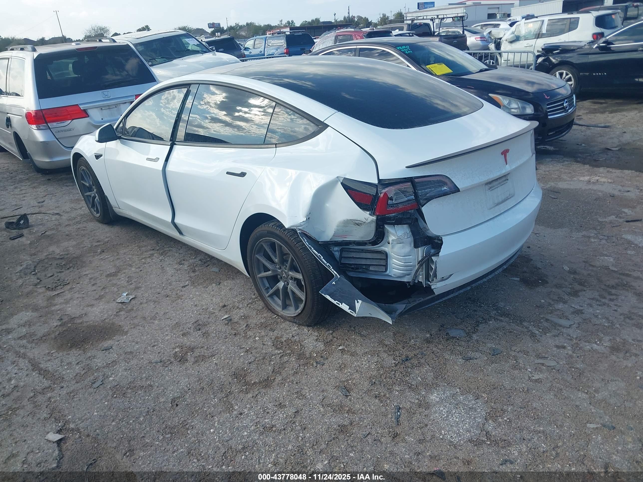 TESLA MODEL image 3