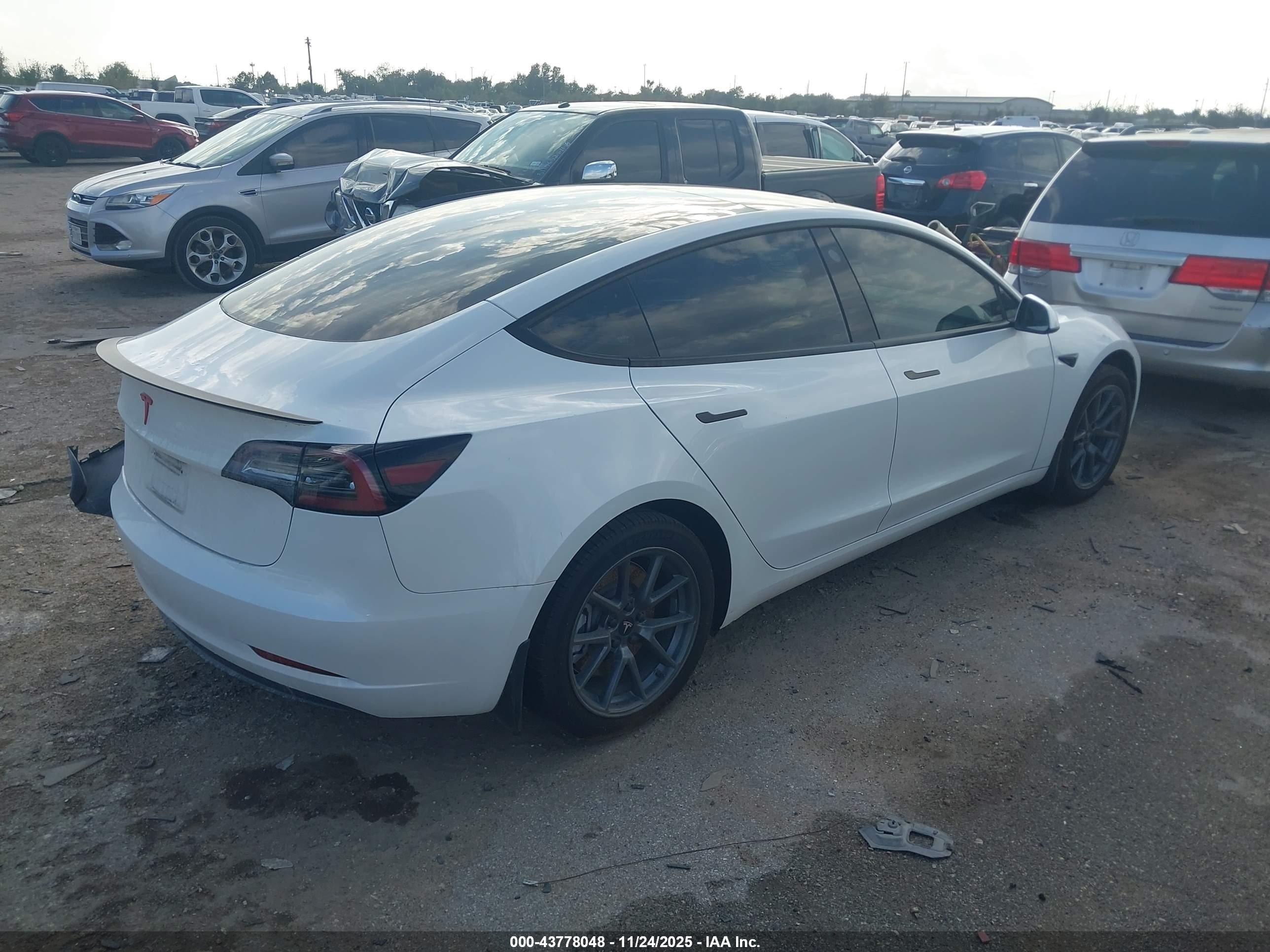 TESLA MODEL image 4