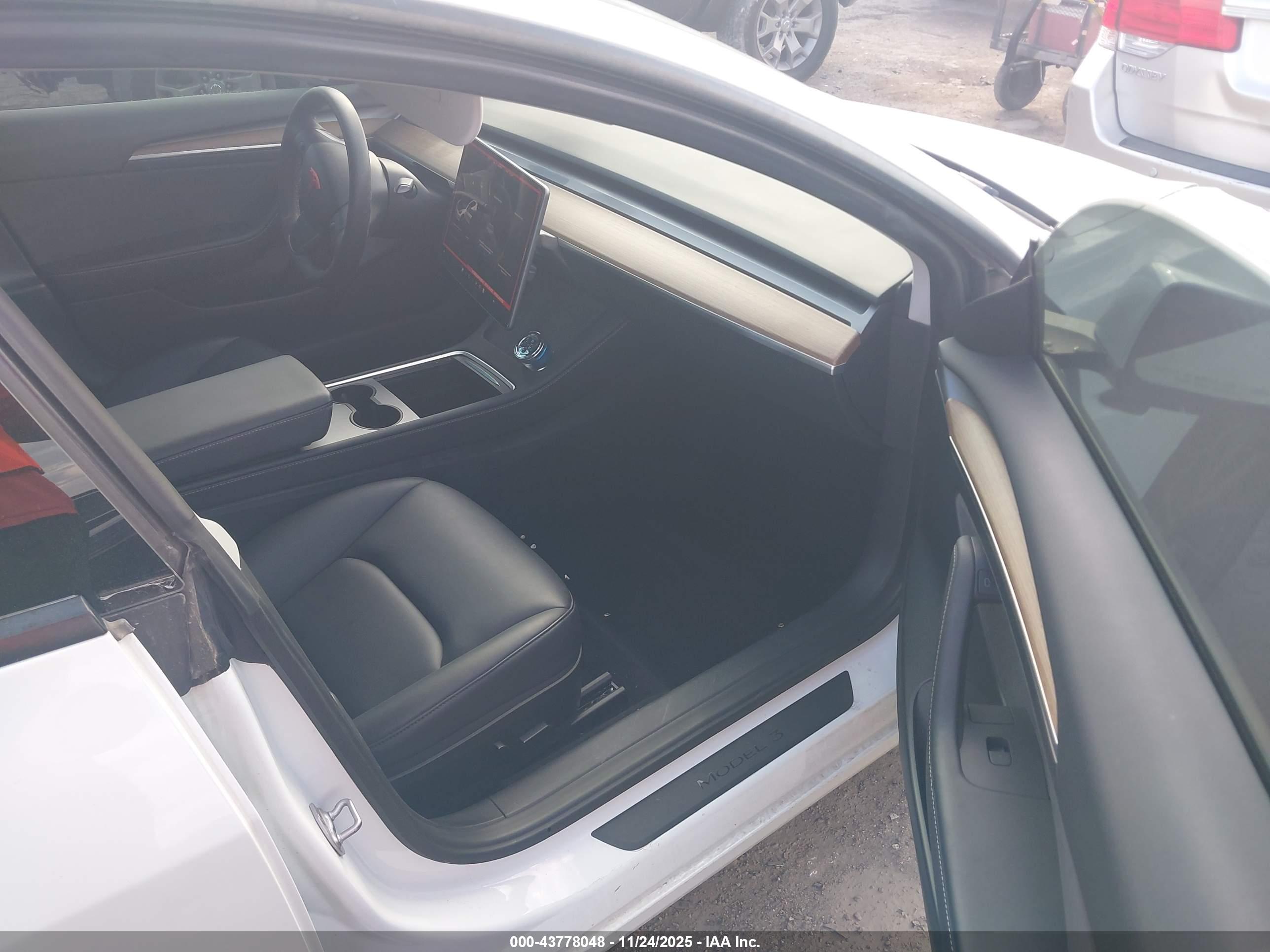 TESLA MODEL image 5