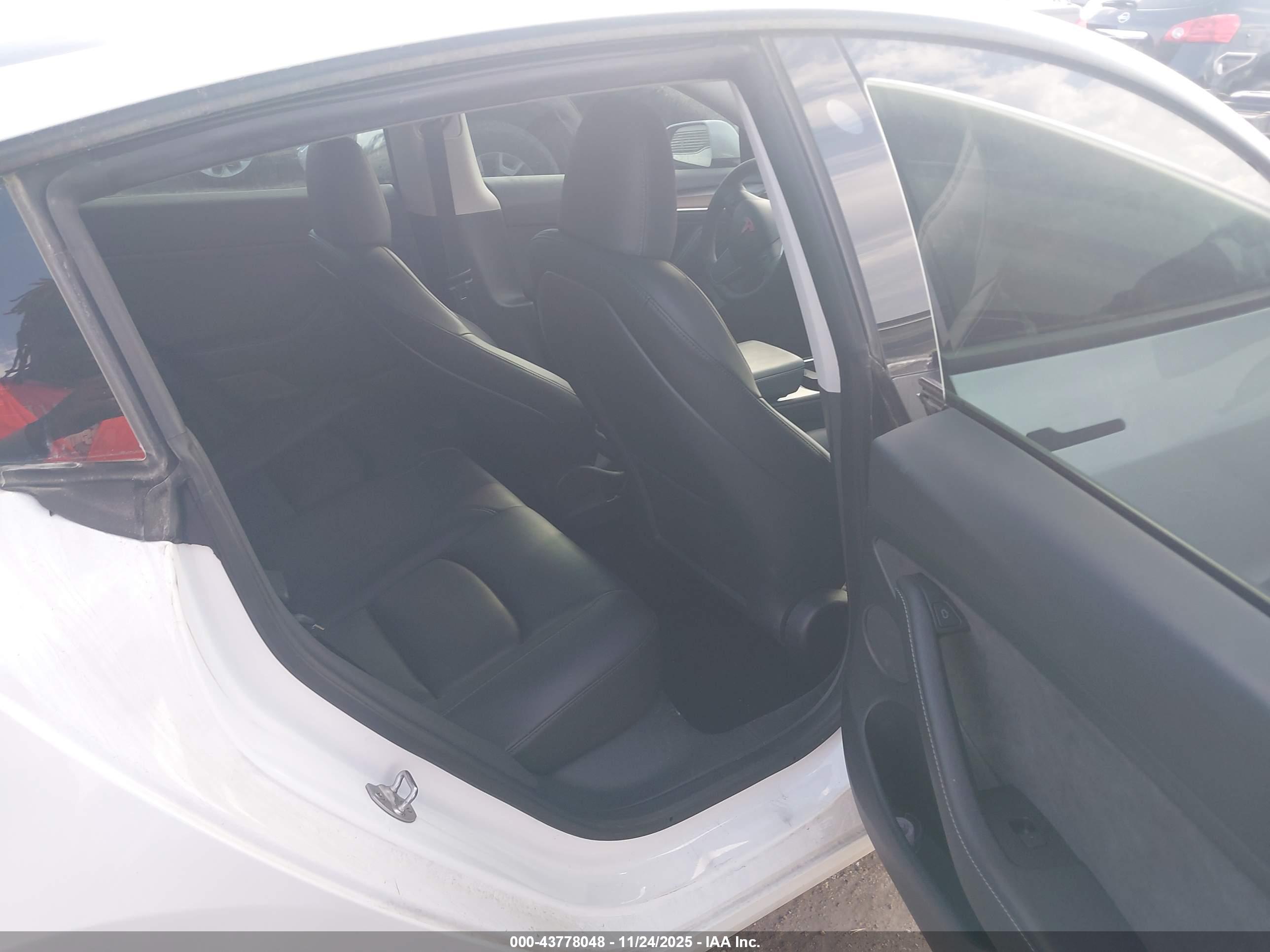 TESLA MODEL image 8