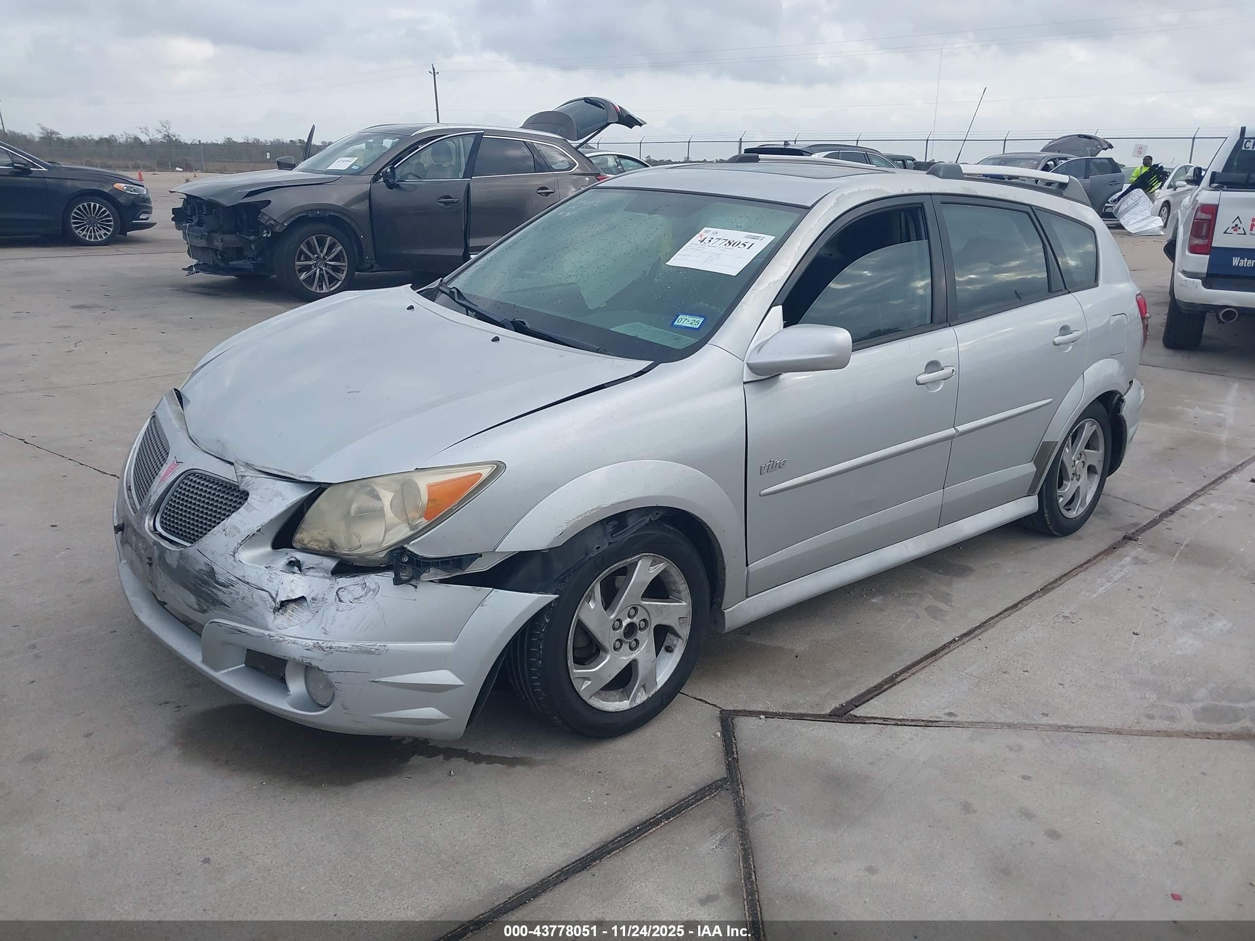 PONTIAC VIBE image 2
