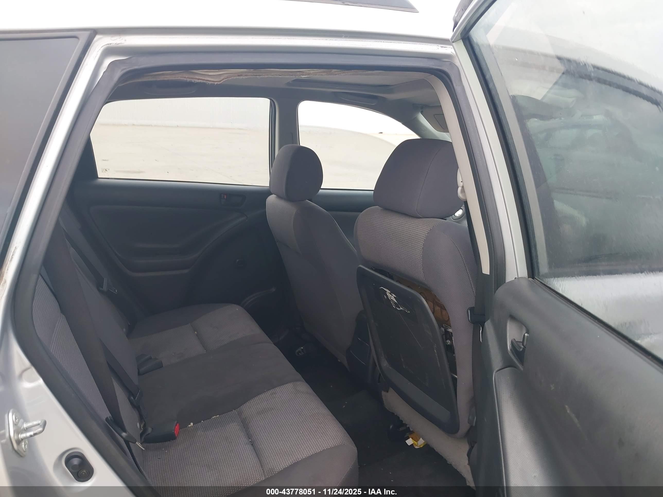 PONTIAC VIBE image 8