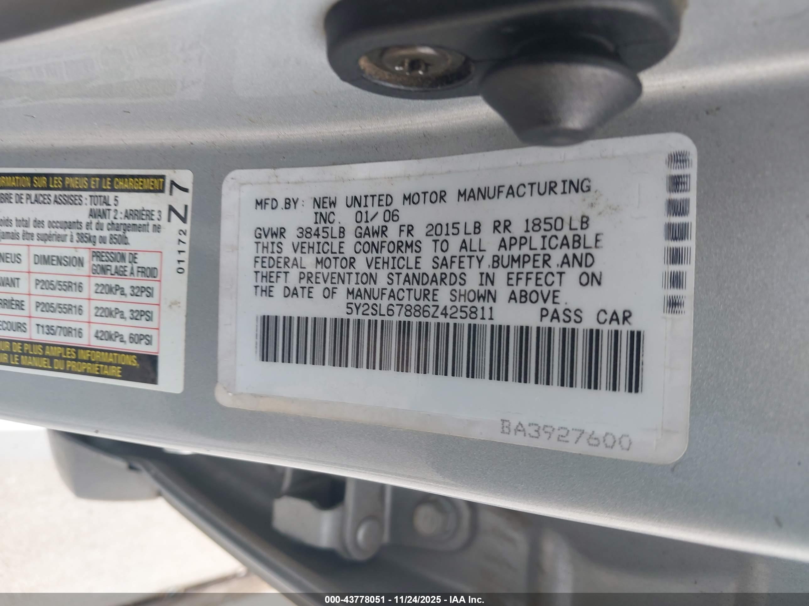 PONTIAC VIBE image 9