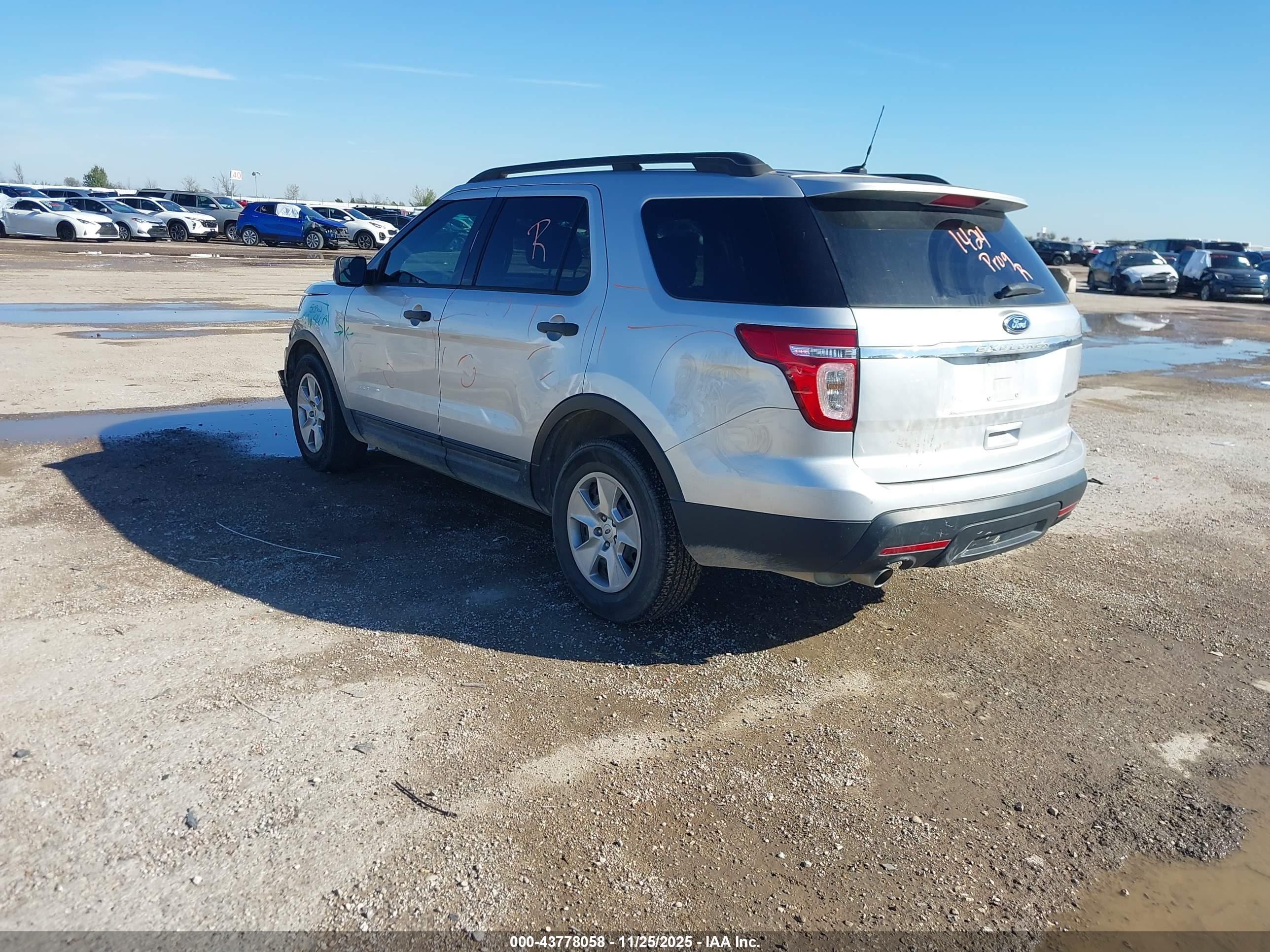 FORD EXPLORER image 3