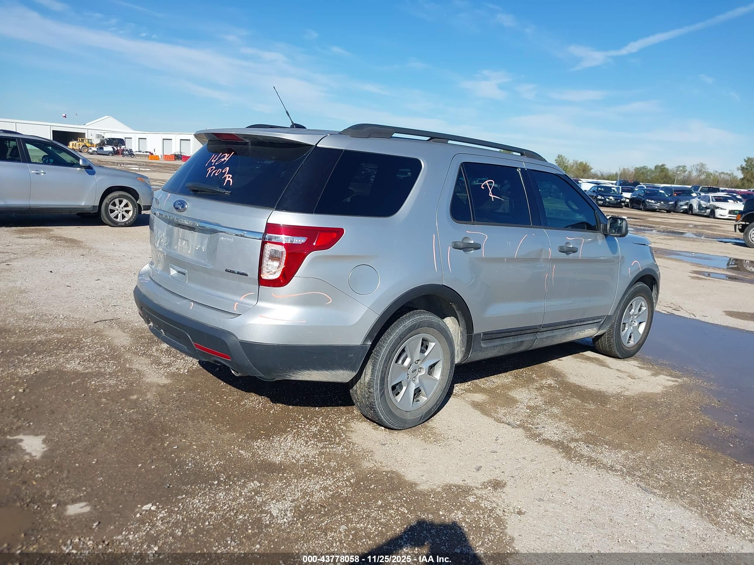 FORD EXPLORER image 4