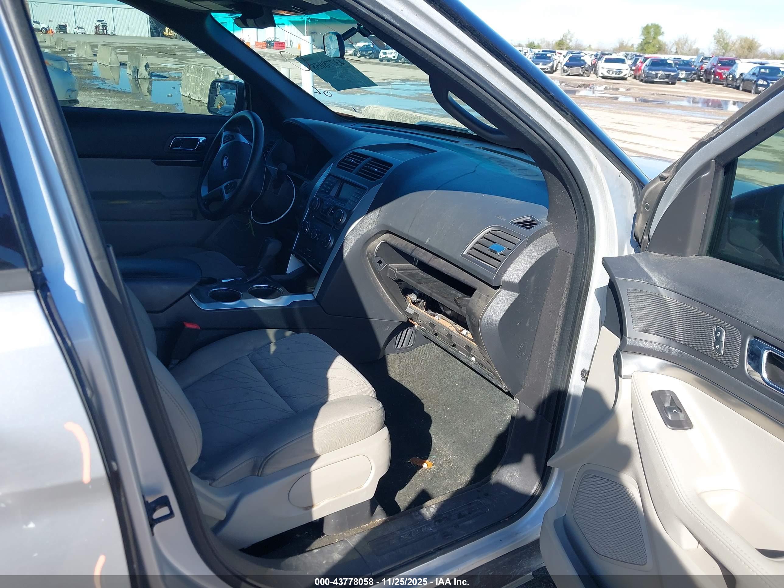 FORD EXPLORER image 5