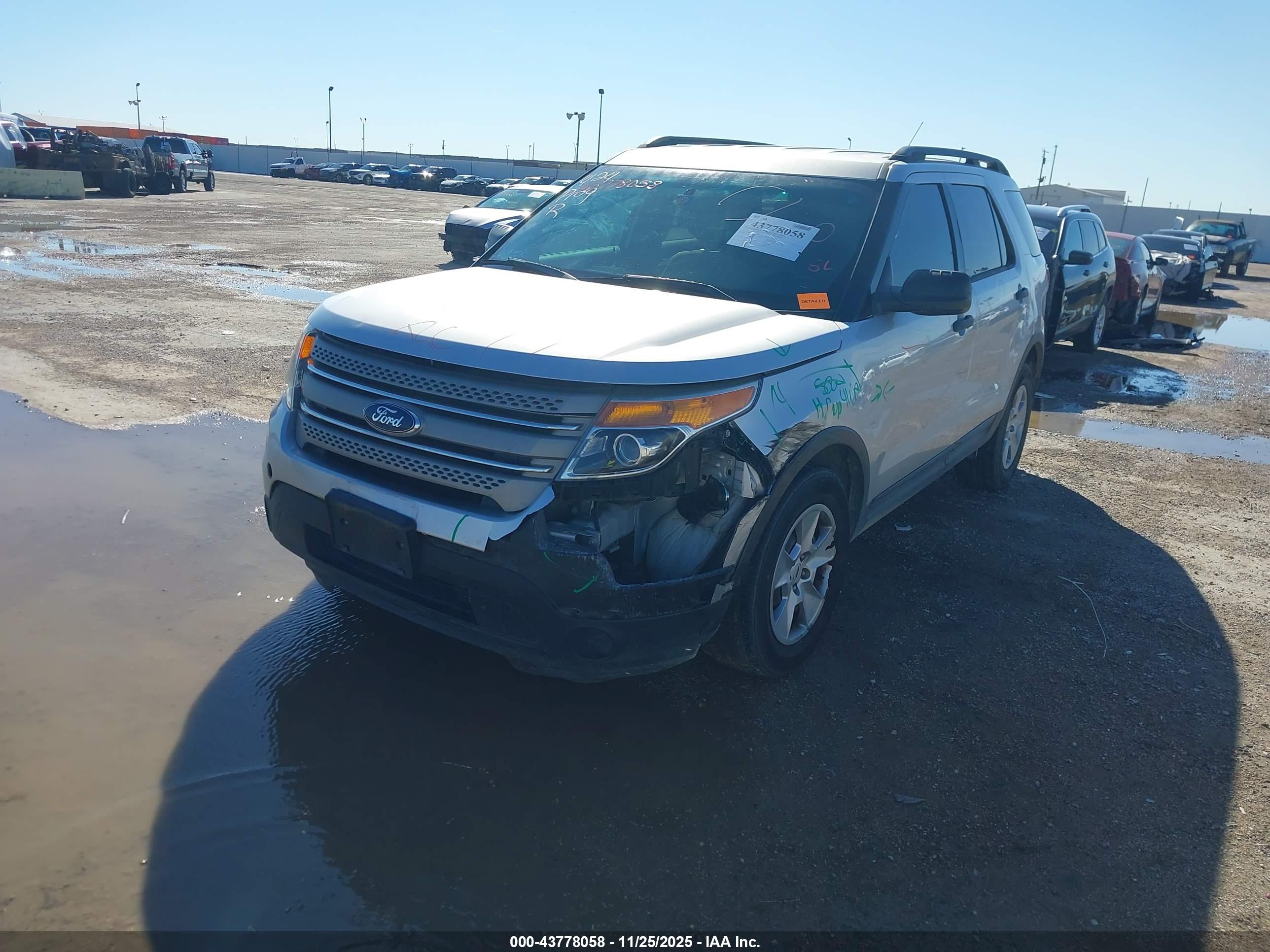 FORD EXPLORER image 6