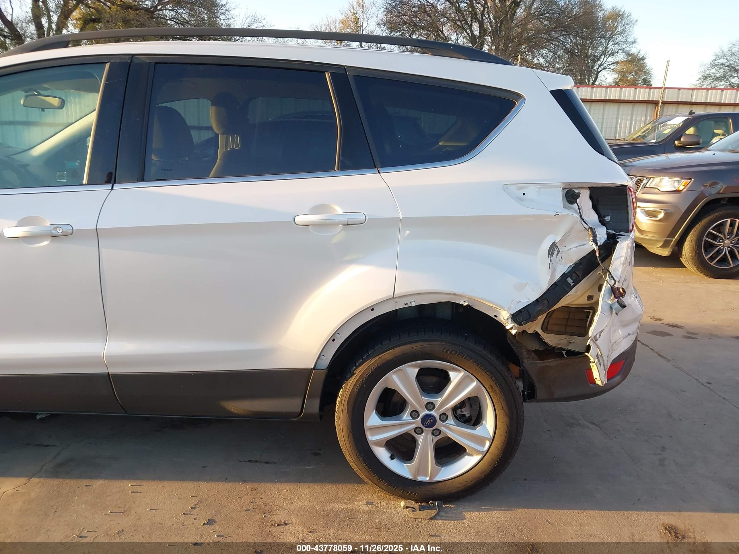 FORD ESCAPE image 6