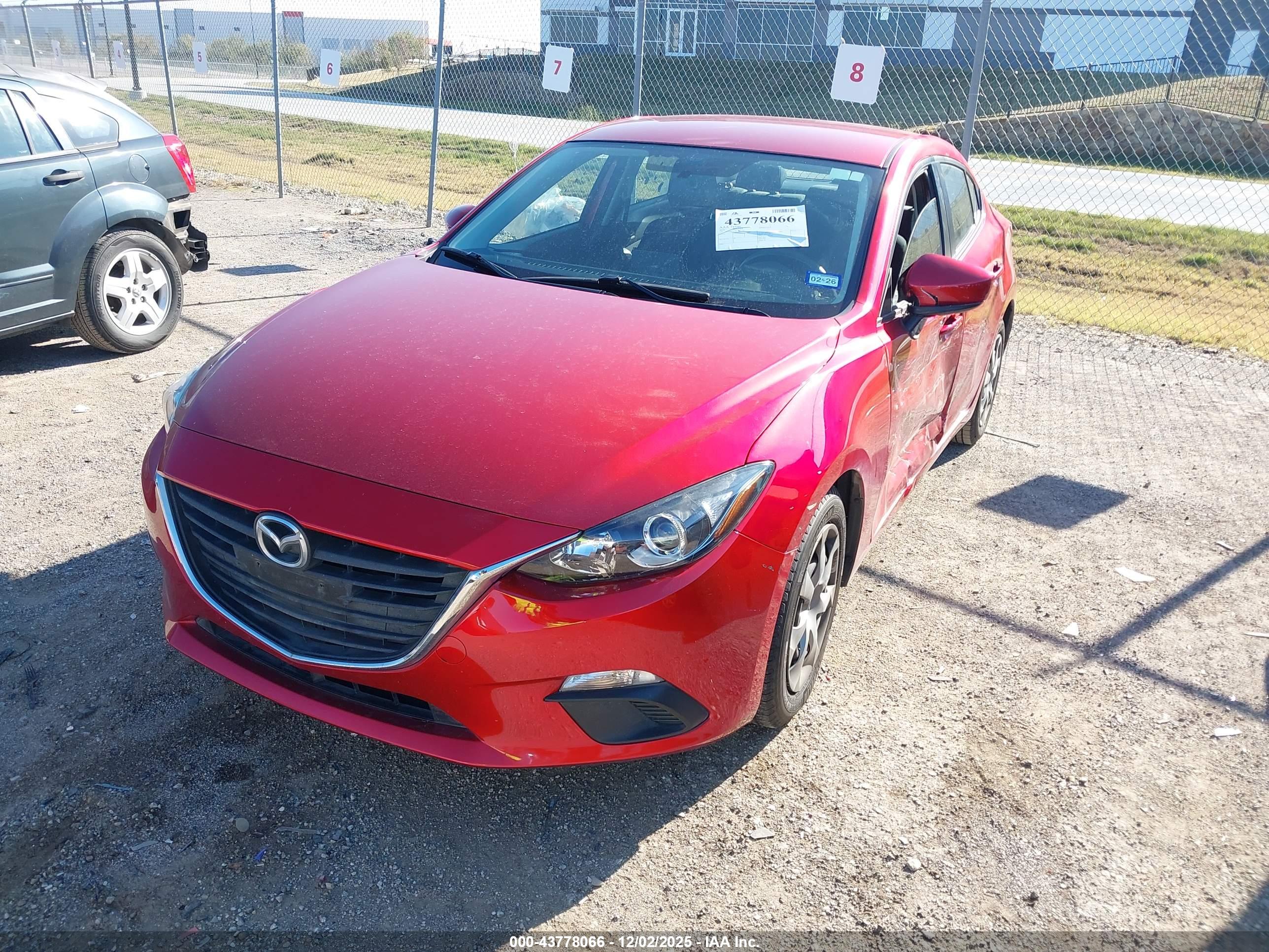 MAZDA MAZDA3 image 2