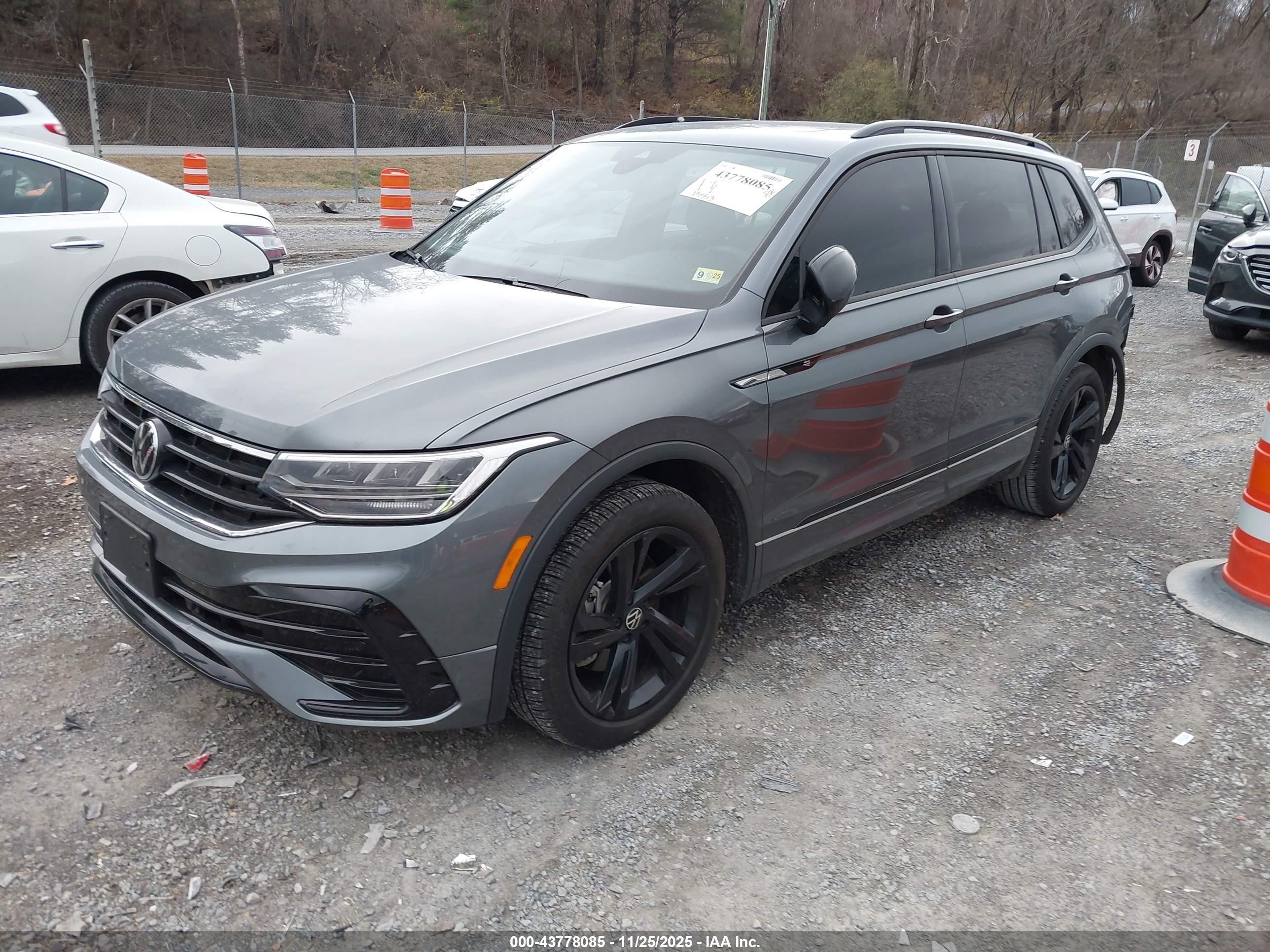 VOLKSWAGEN TIGUAN image 2