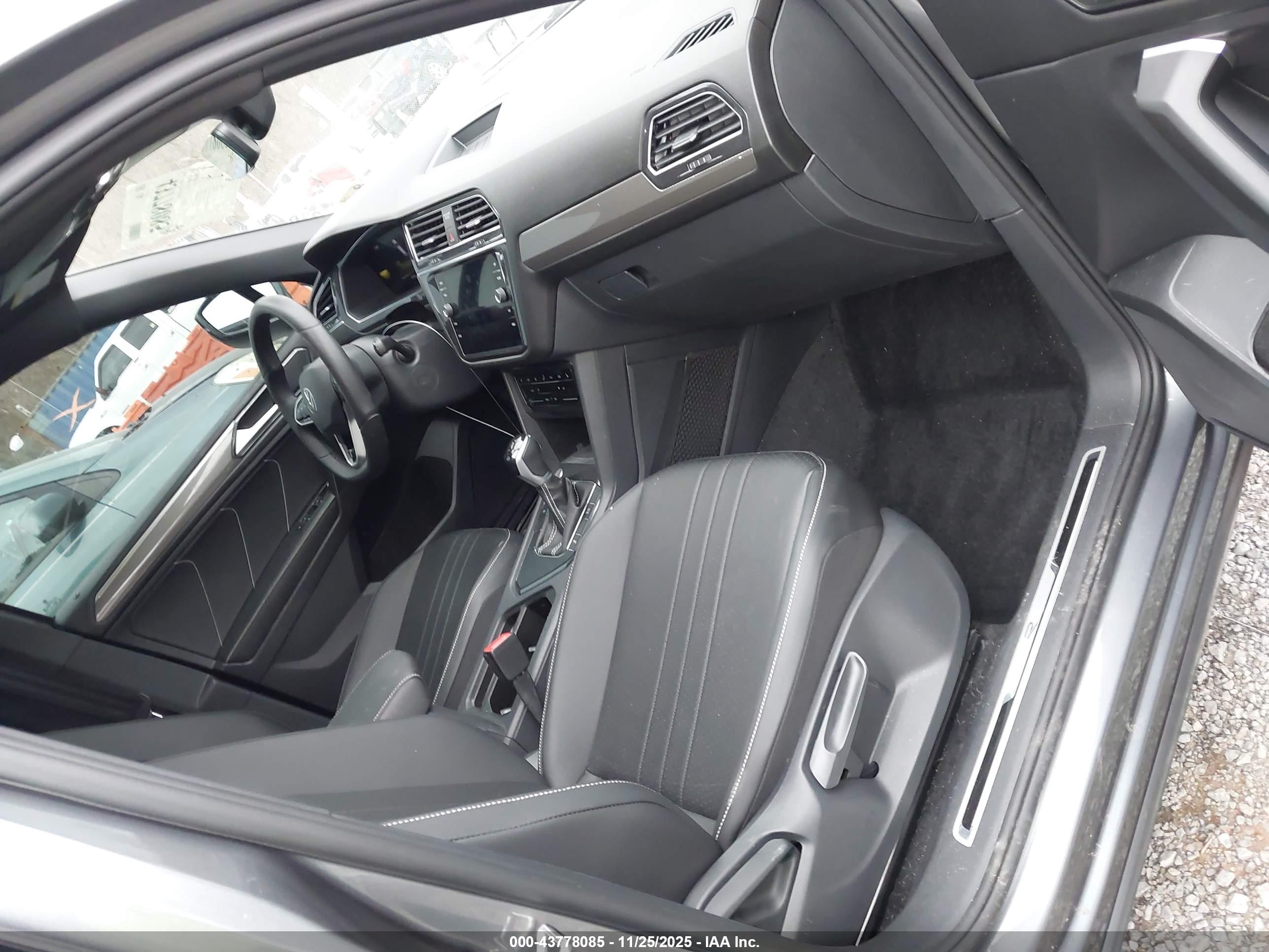 VOLKSWAGEN TIGUAN image 5