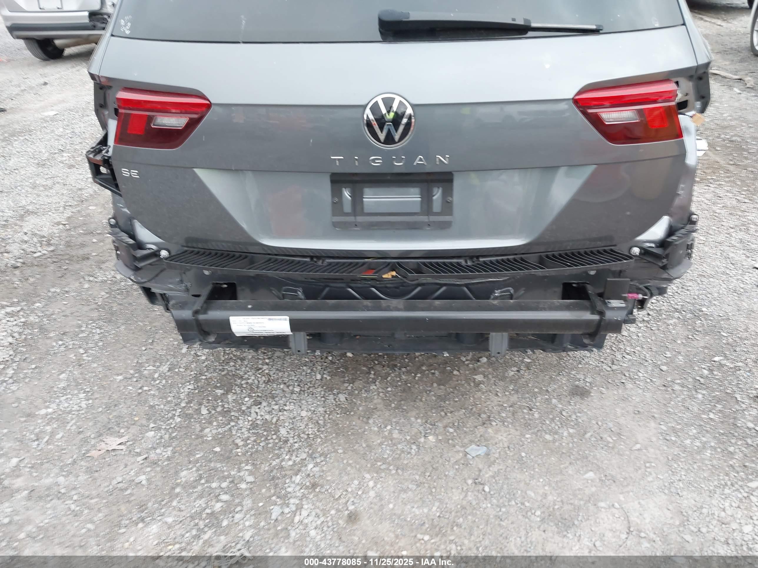 VOLKSWAGEN TIGUAN image 6