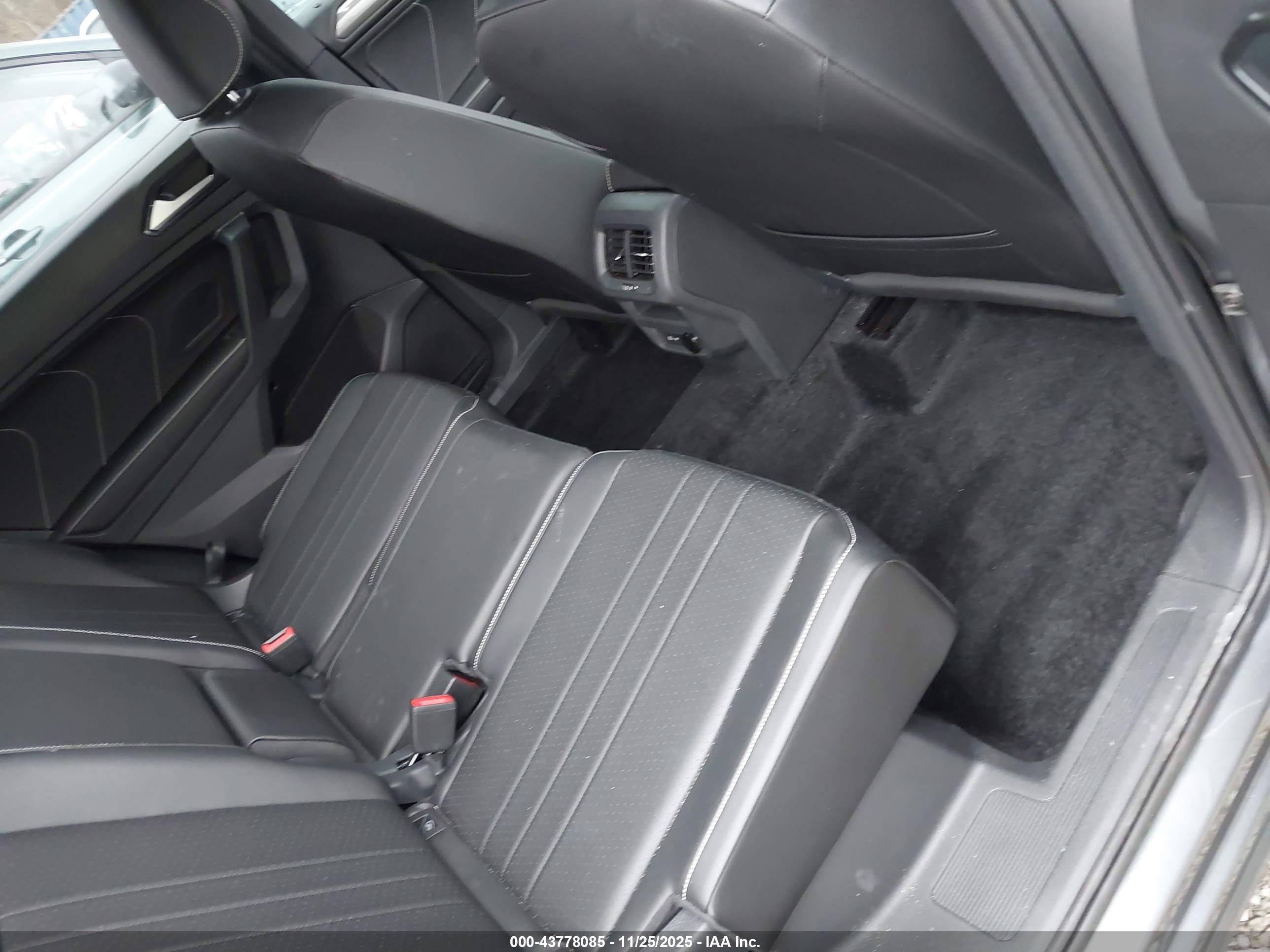 VOLKSWAGEN TIGUAN image 8
