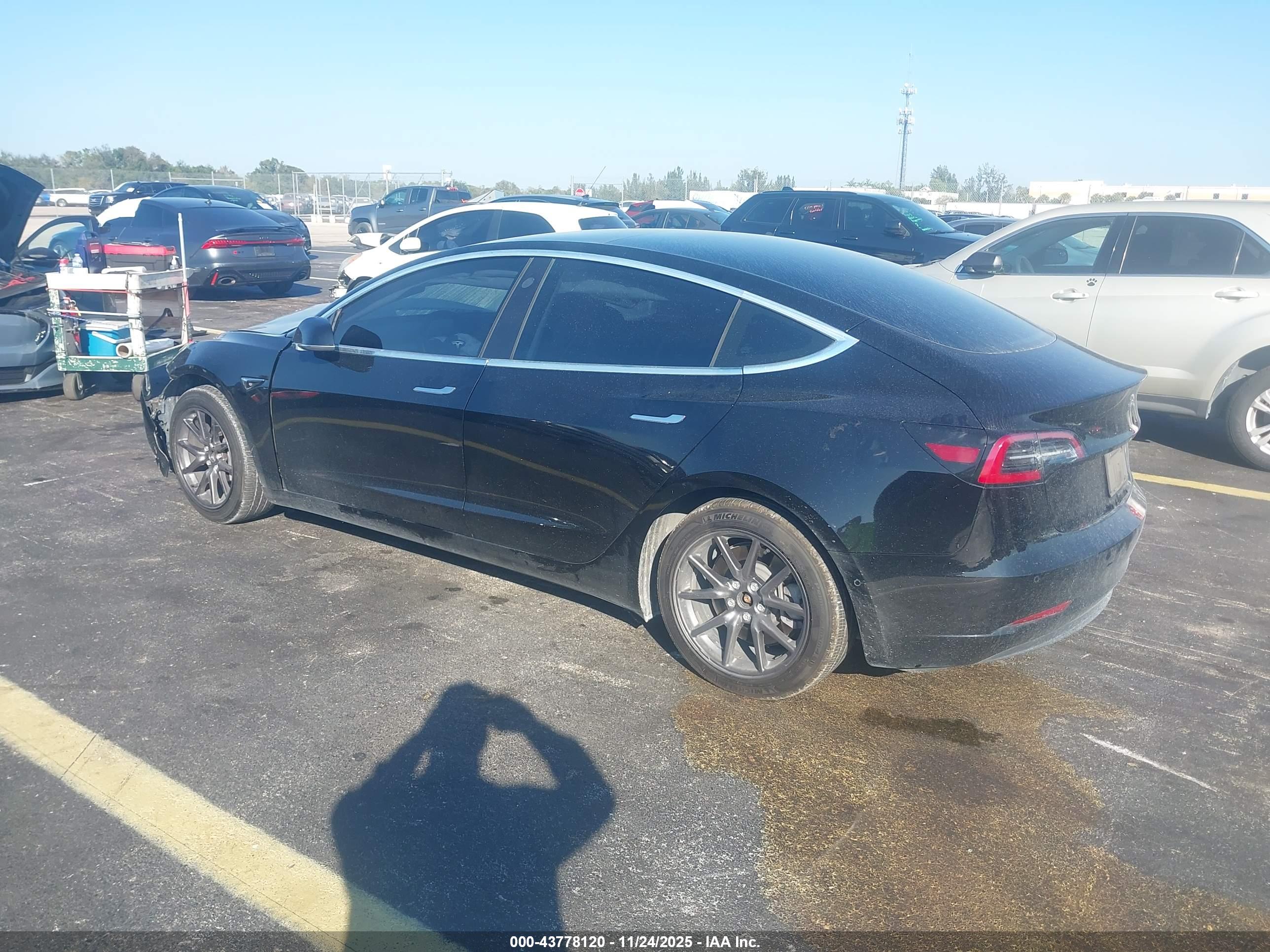 TESLA MODEL image 3