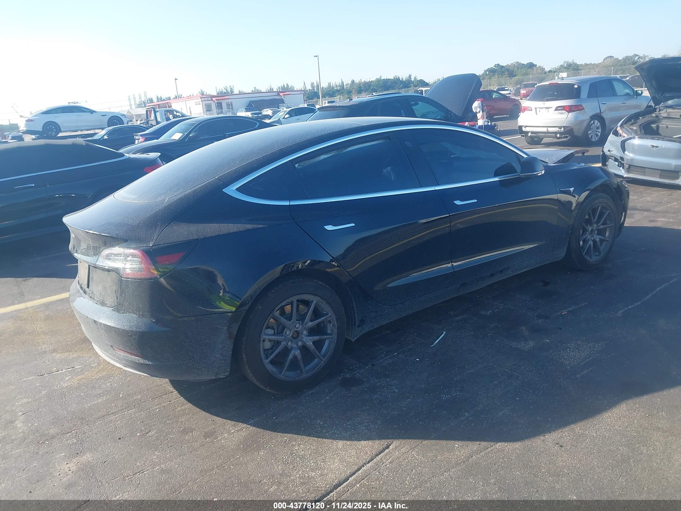 TESLA MODEL image 4