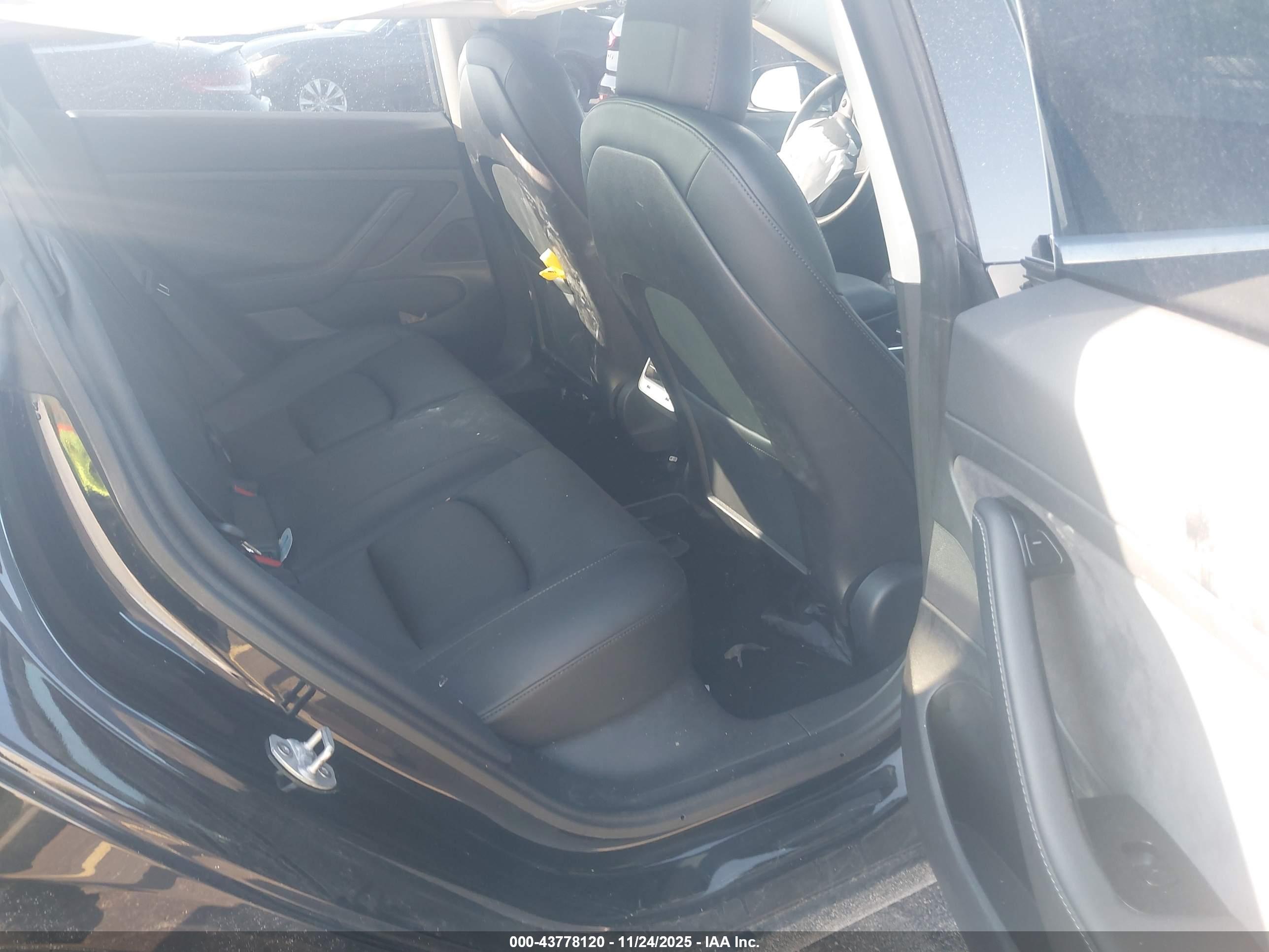 TESLA MODEL image 8