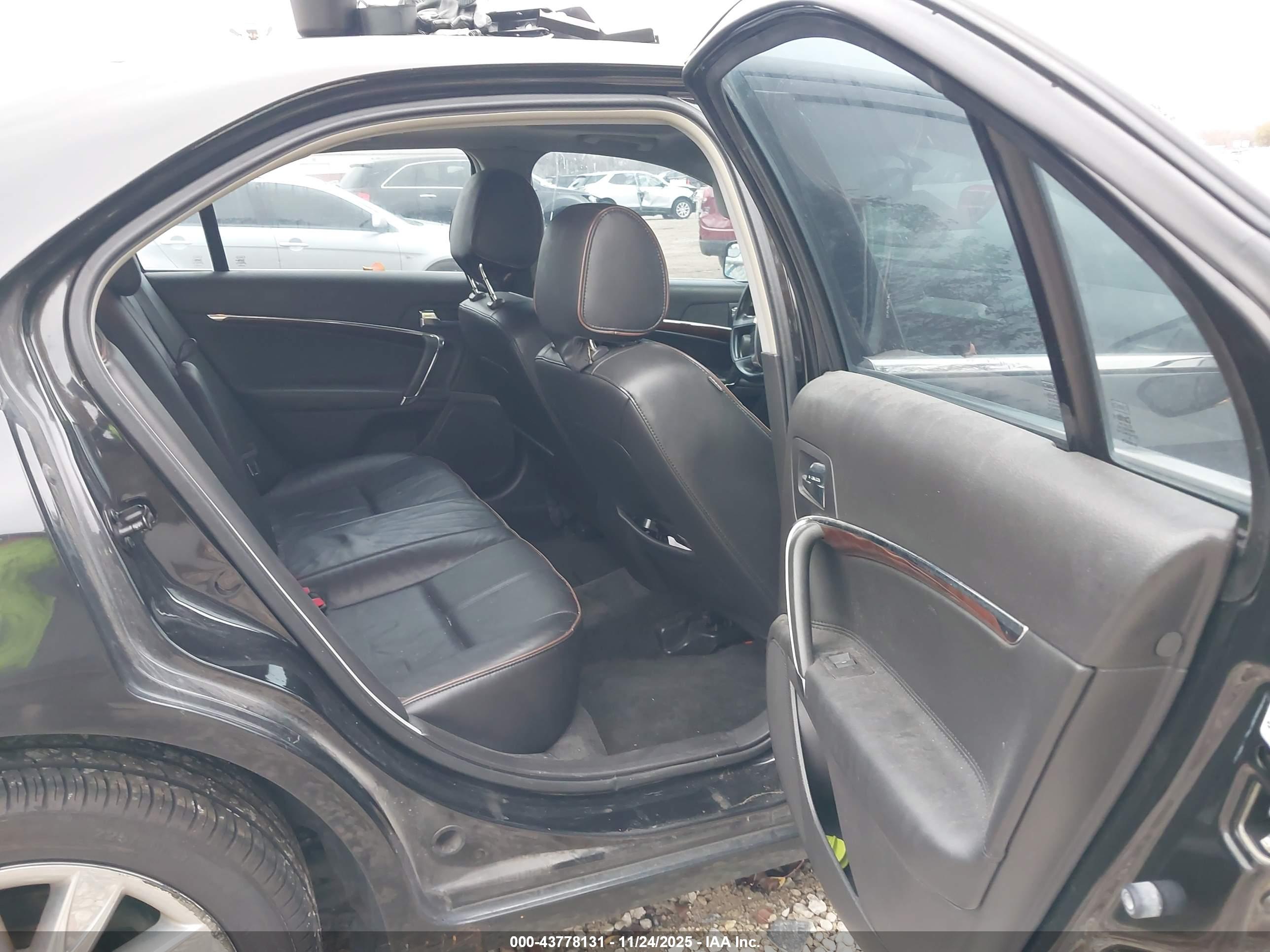 LINCOLN MKZ image 8