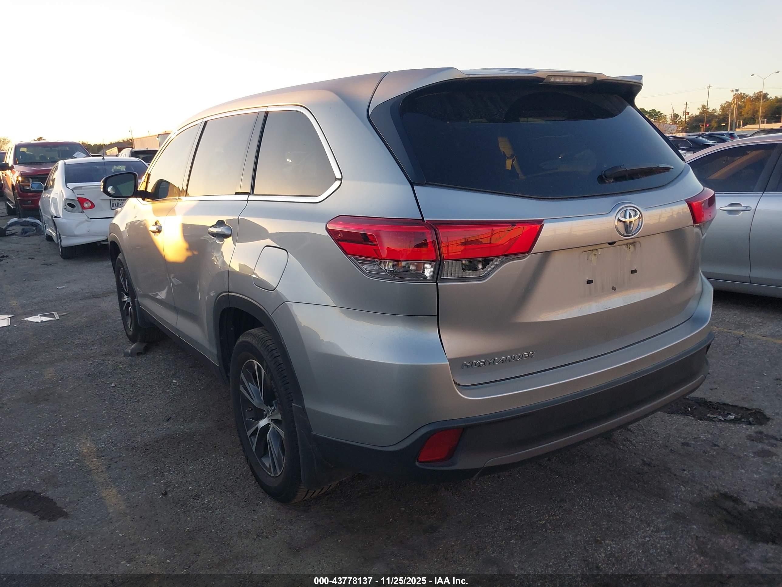 TOYOTA HIGHLANDER image 3