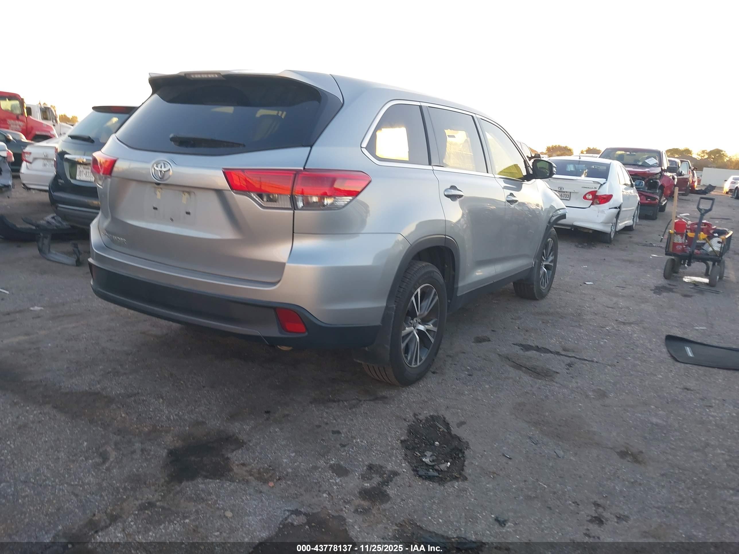 TOYOTA HIGHLANDER image 4