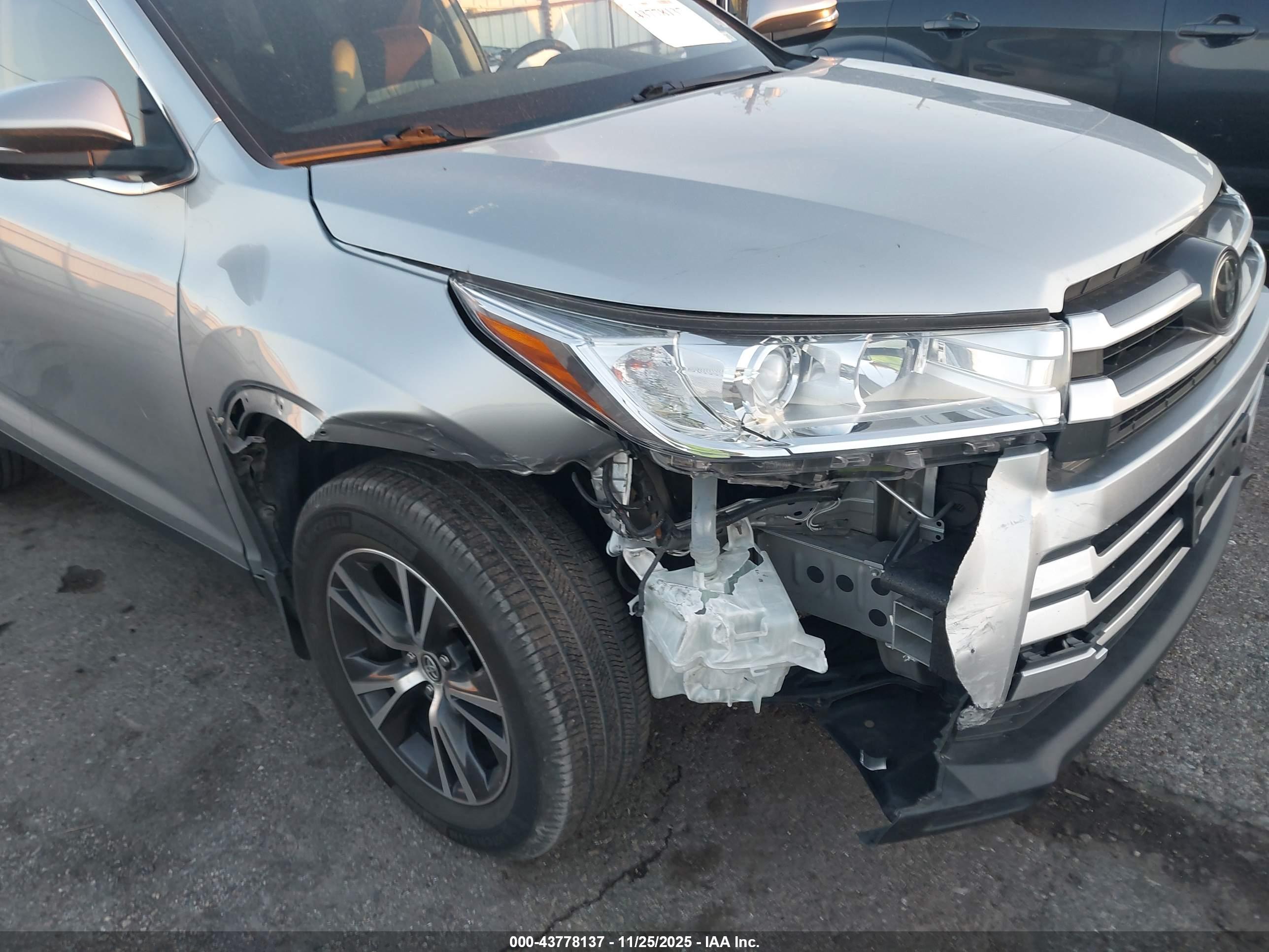 TOYOTA HIGHLANDER image 6