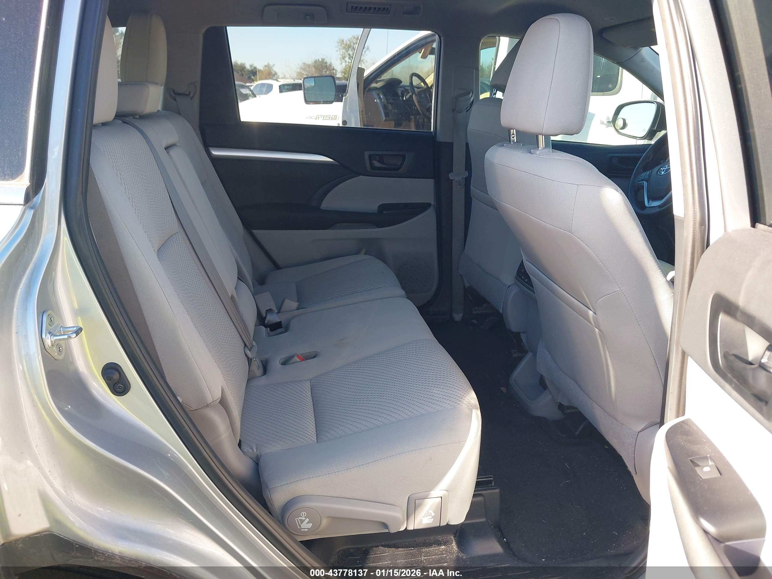 TOYOTA HIGHLANDER image 8