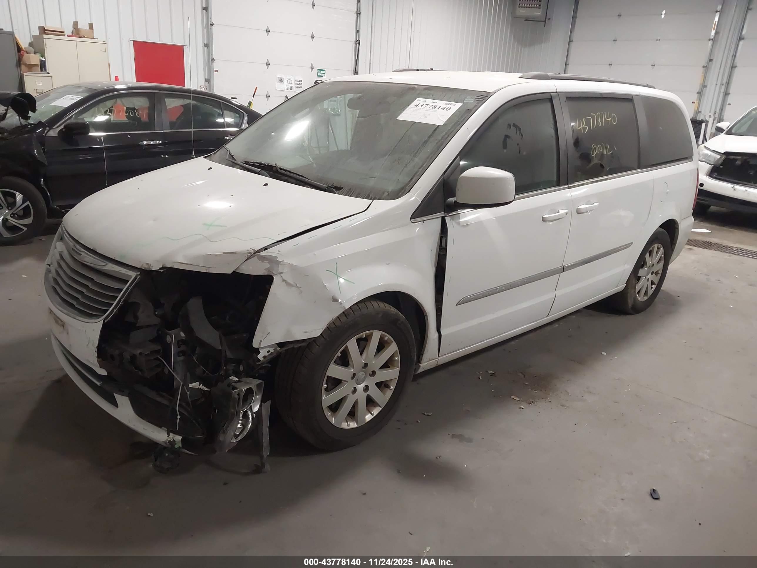 CHRYSLER TOWN image 2