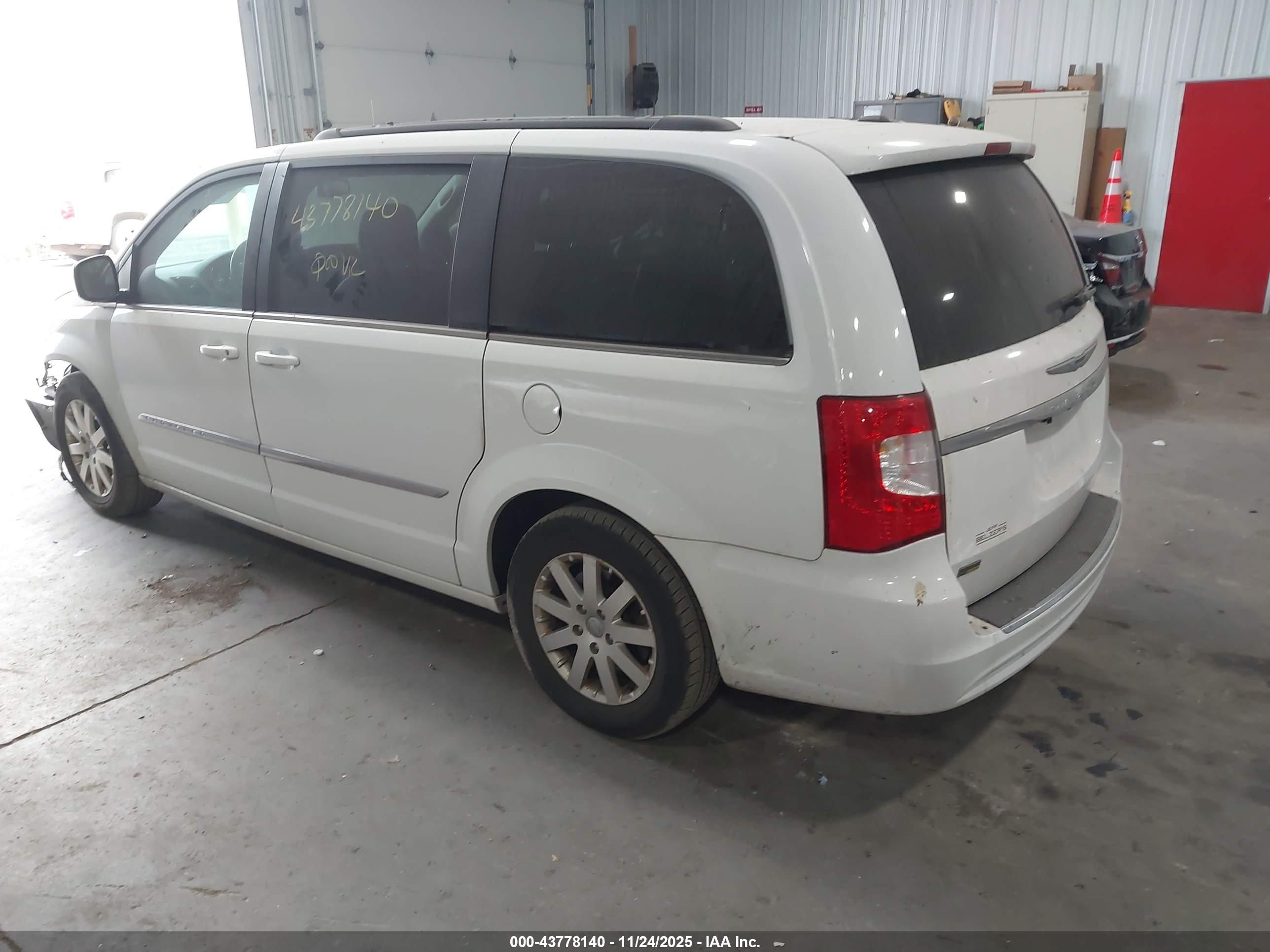 CHRYSLER TOWN image 3