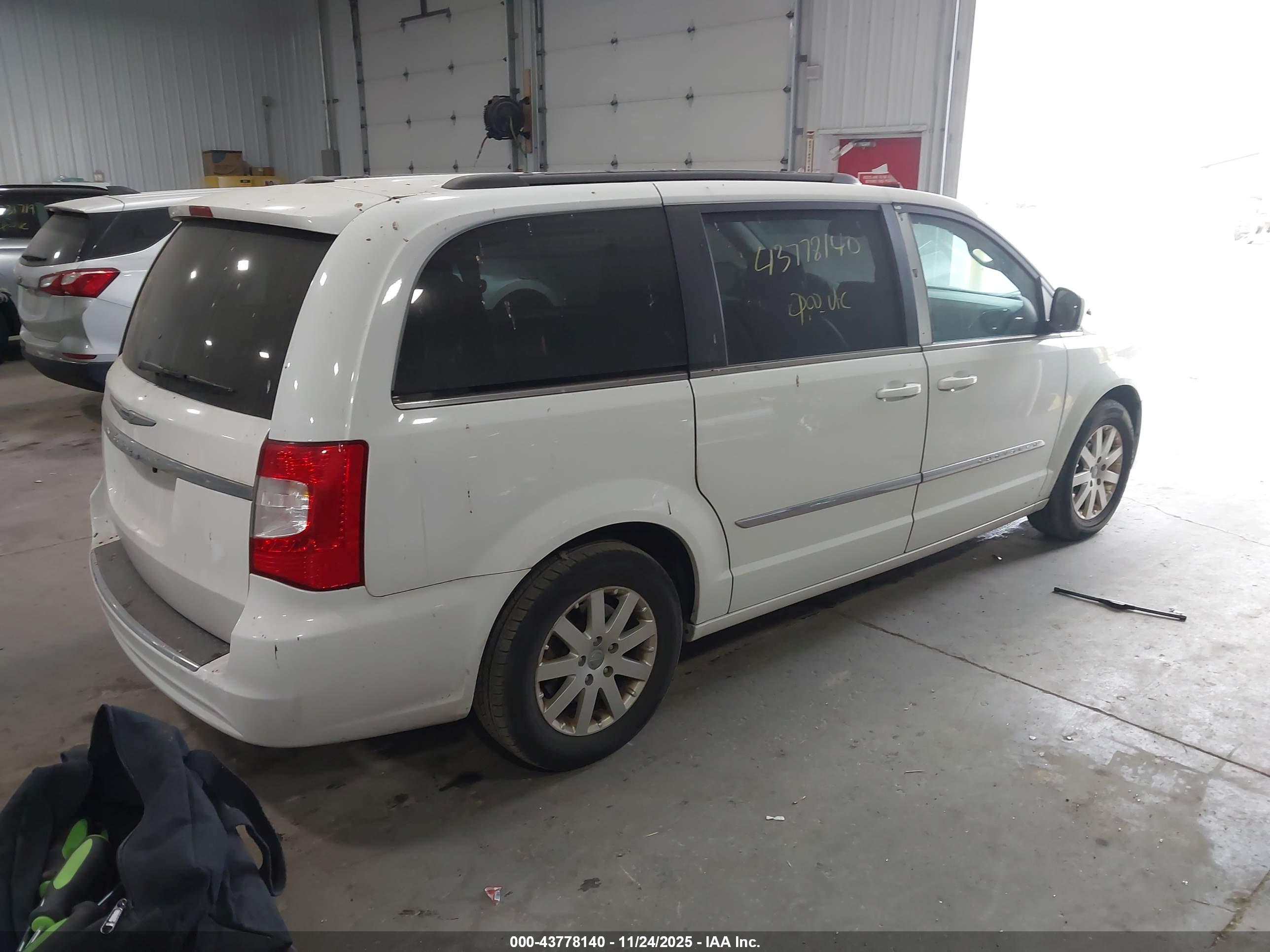 CHRYSLER TOWN image 4