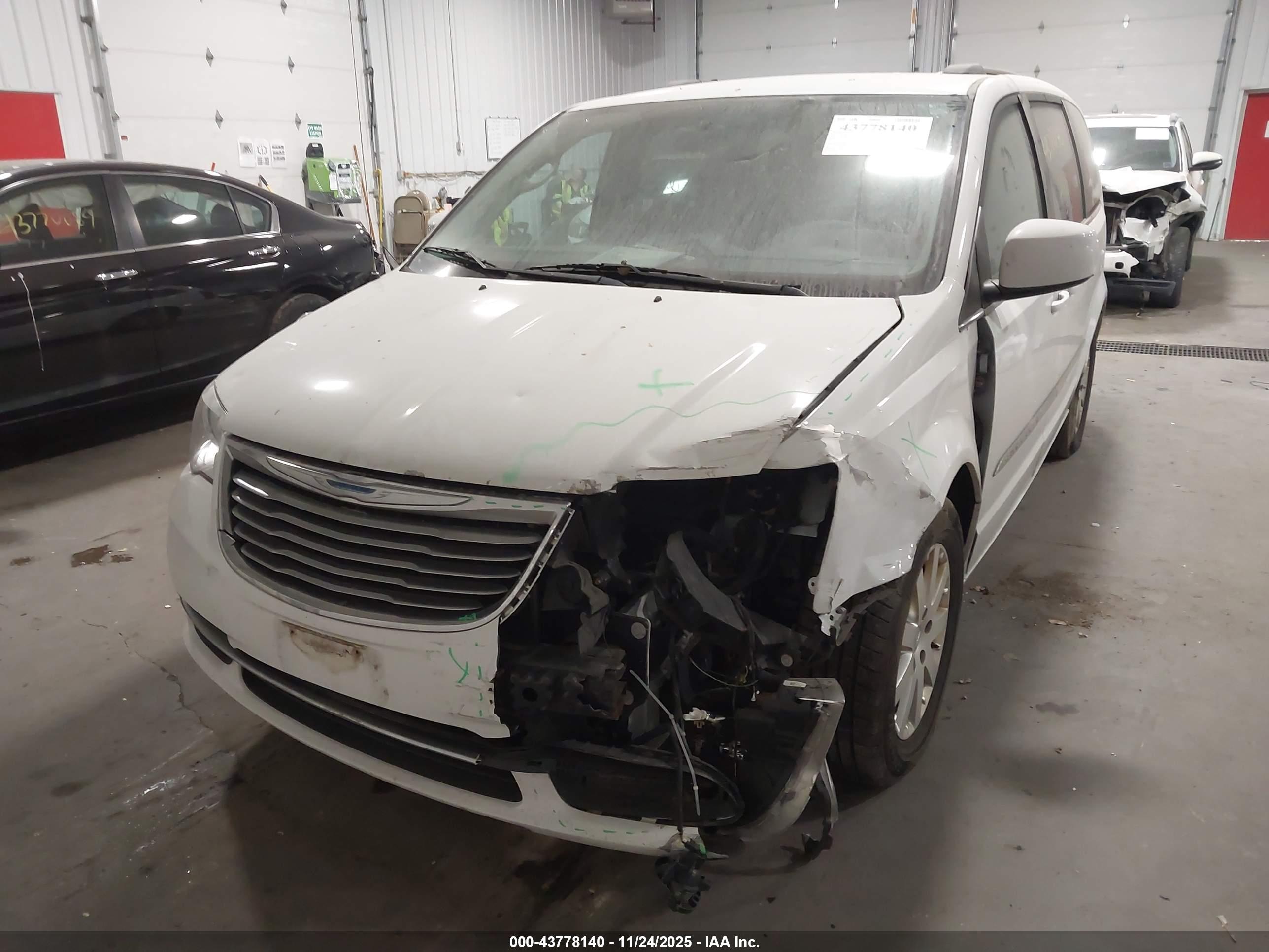 CHRYSLER TOWN image 6