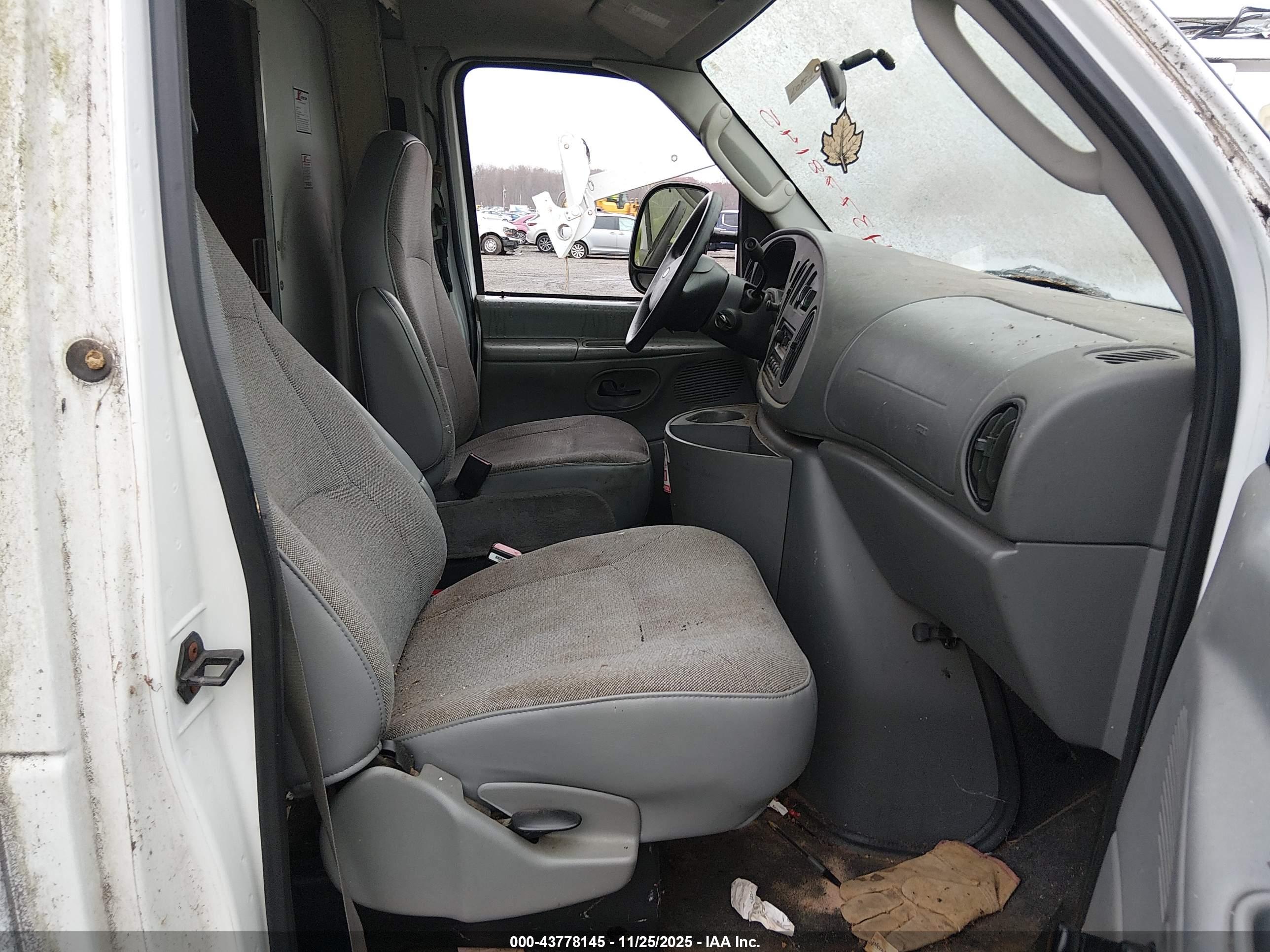 FORD E-350 image 8