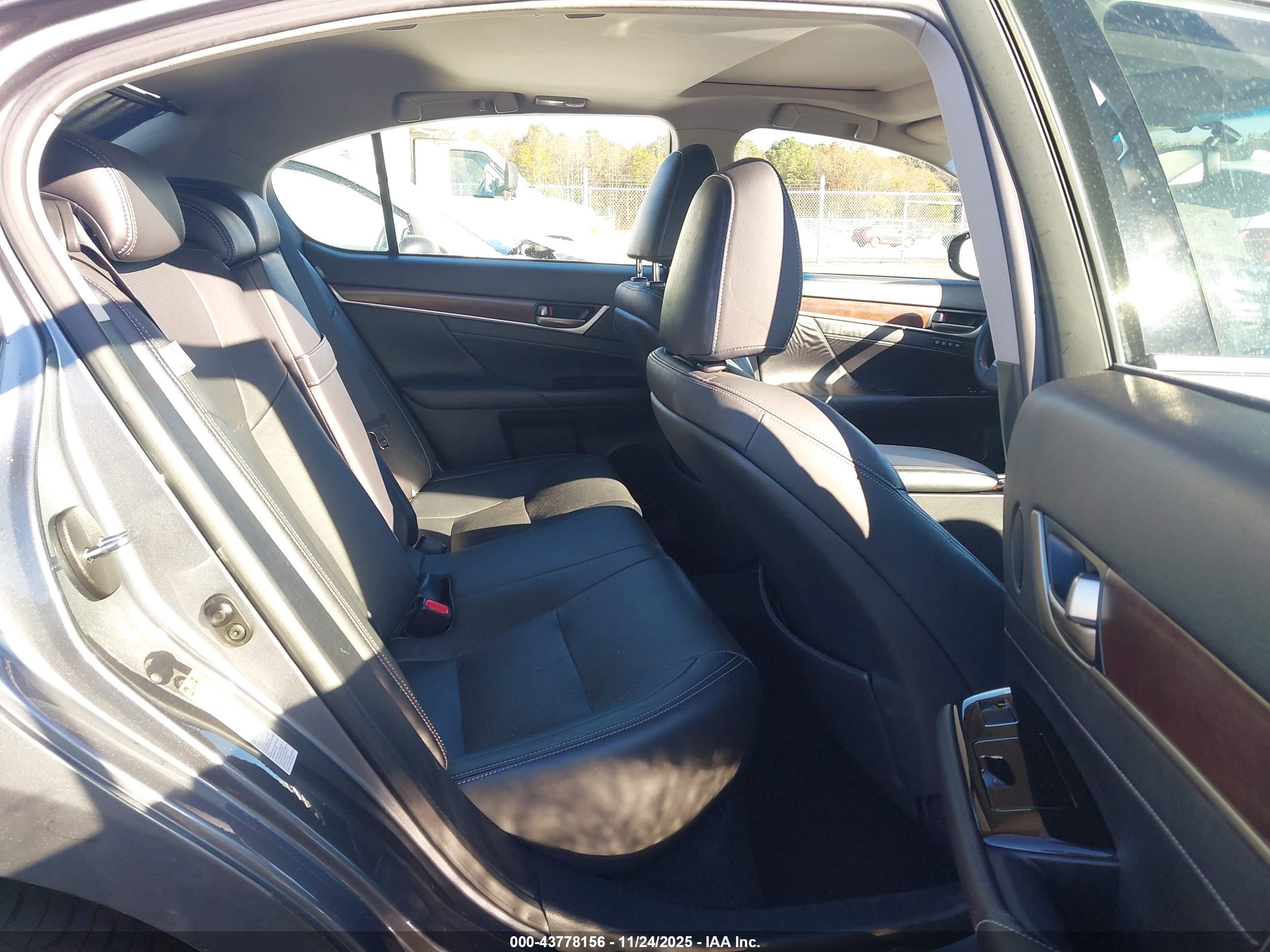 LEXUS GS image 8