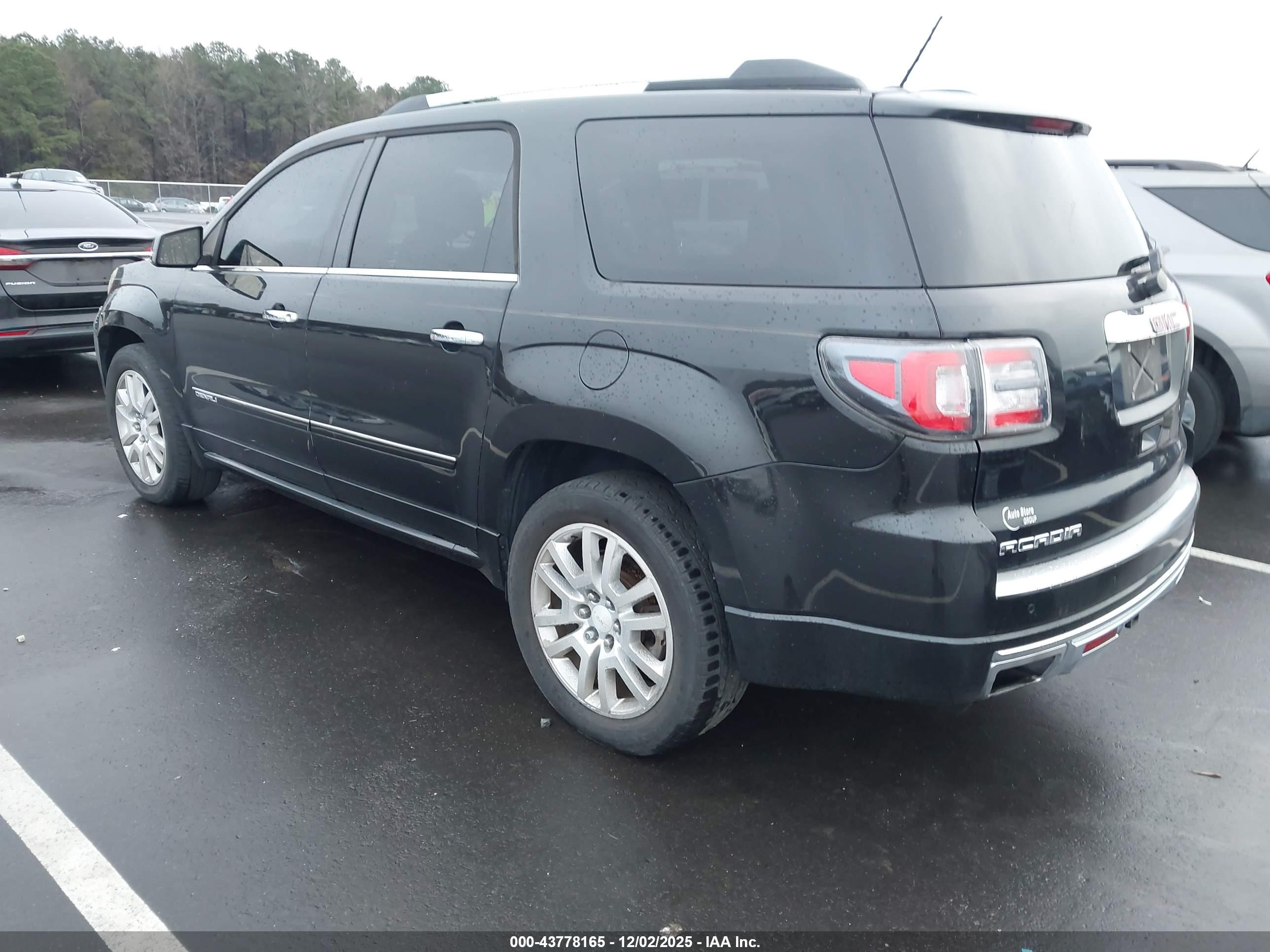 GMC ACADIA image 3