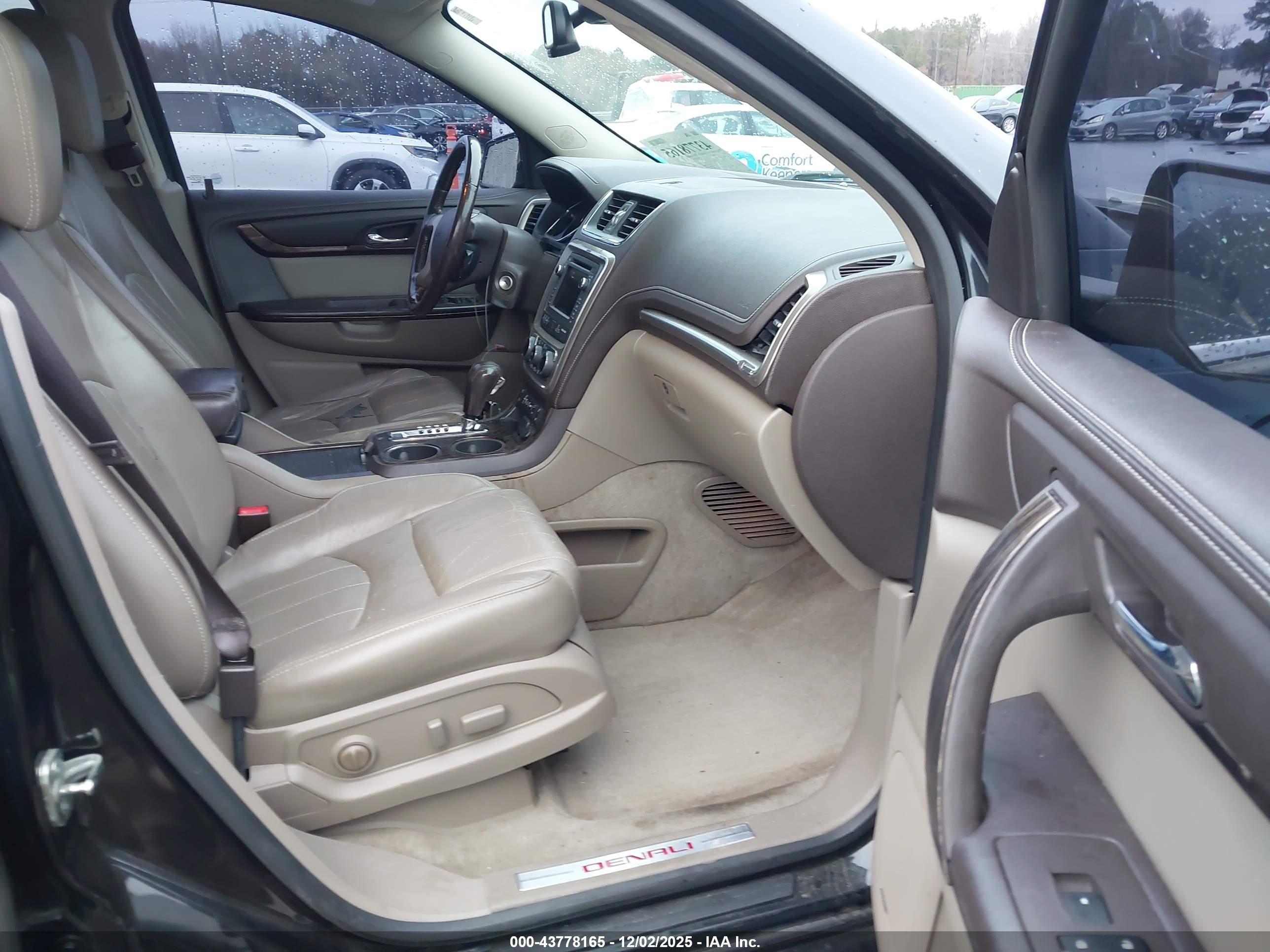 GMC ACADIA image 5