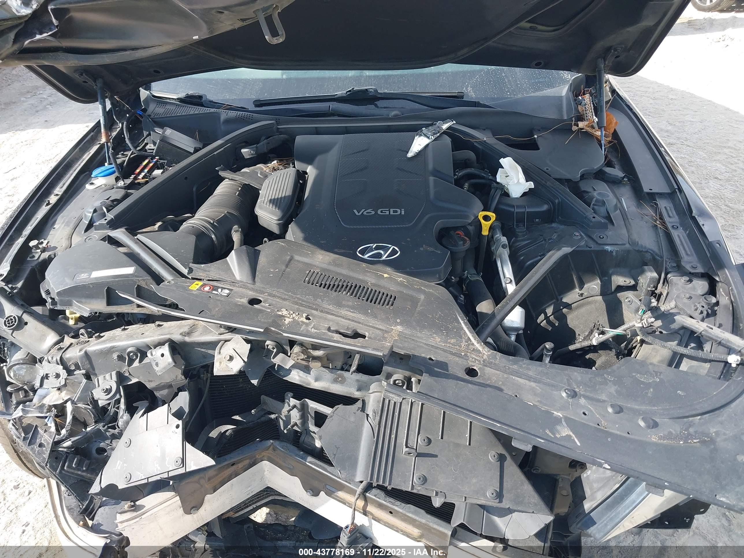 HYUNDAI GENESIS image 10