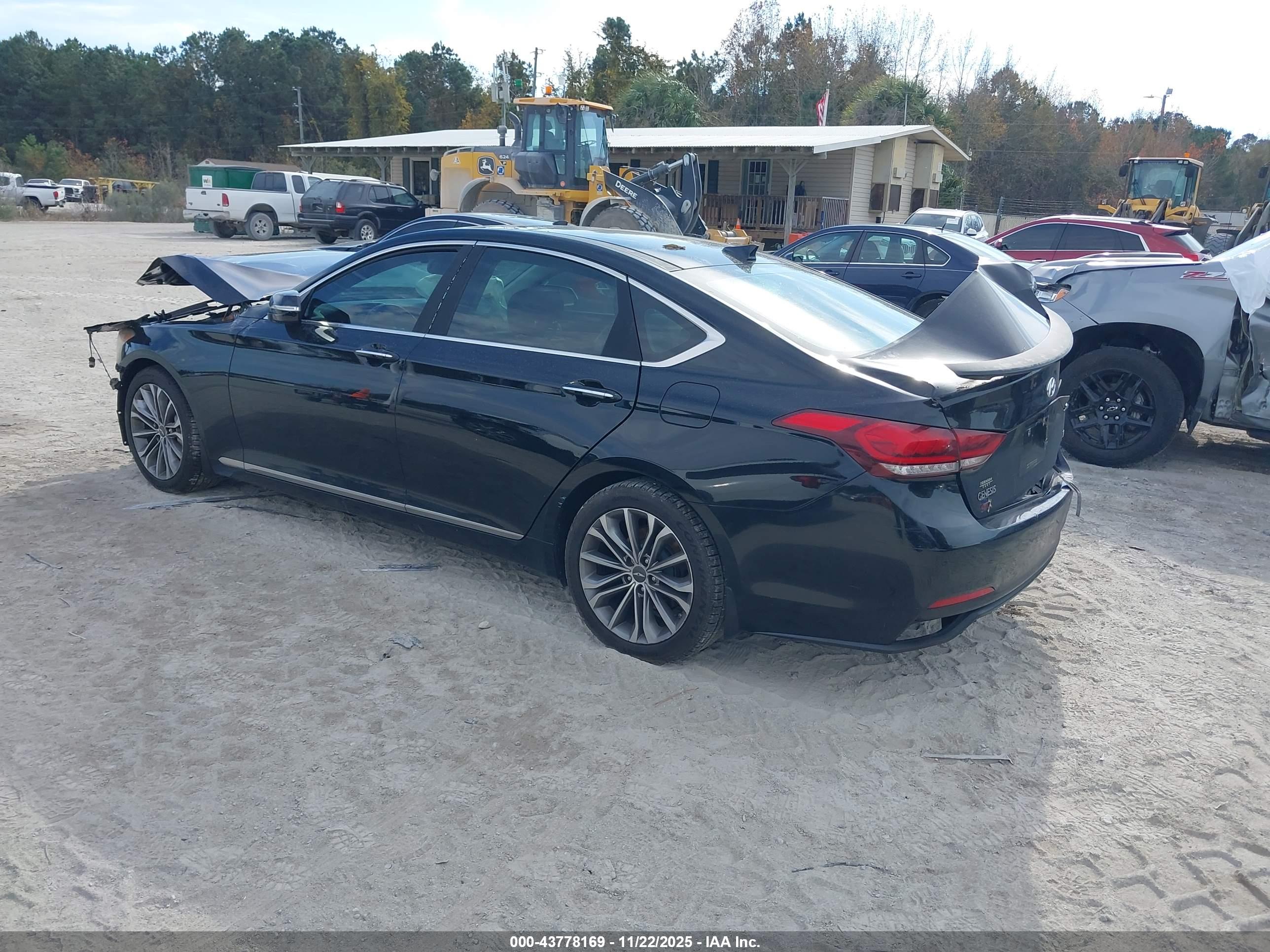 HYUNDAI GENESIS image 3