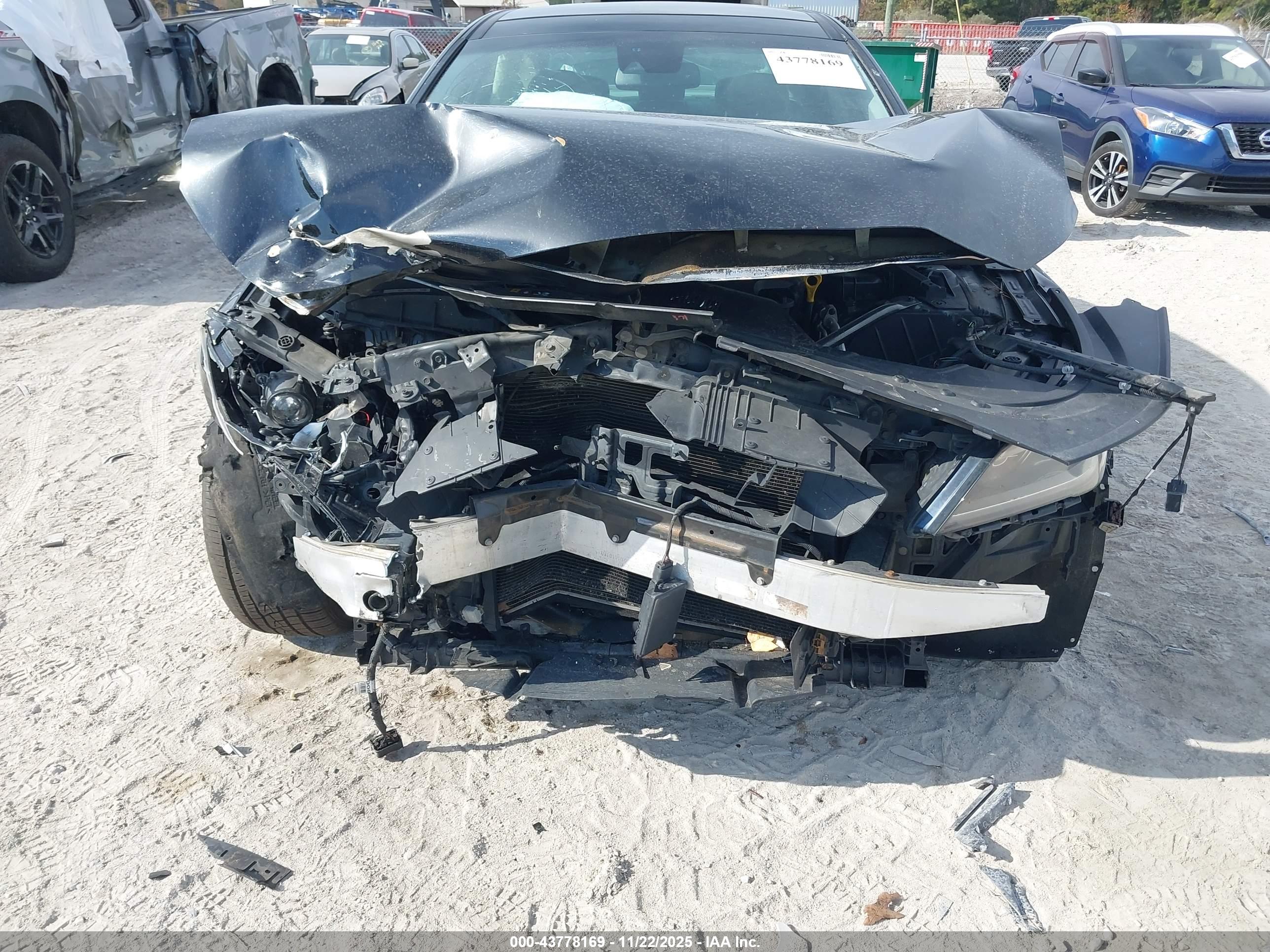 HYUNDAI GENESIS image 6