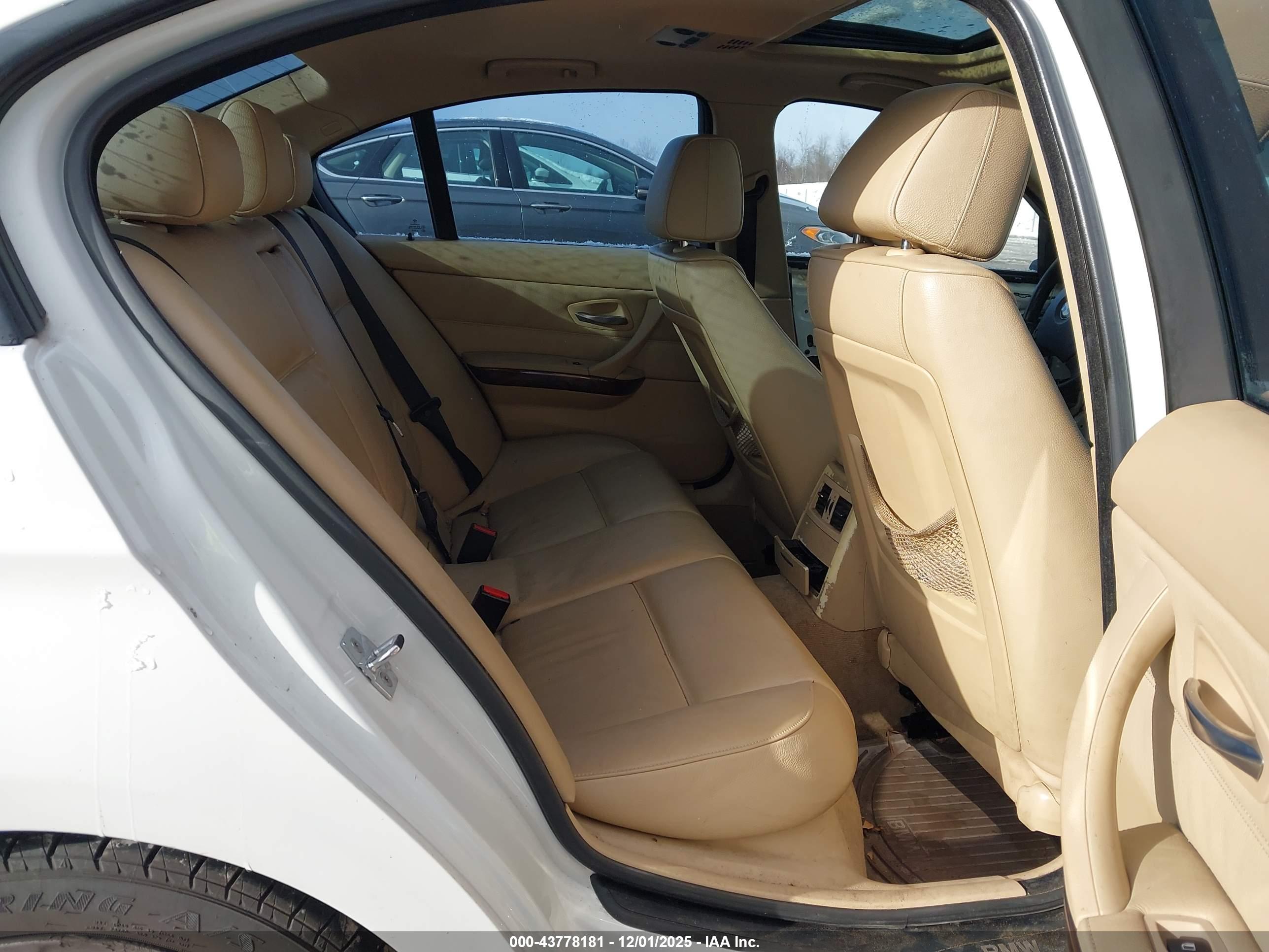 BMW 328XI image 8