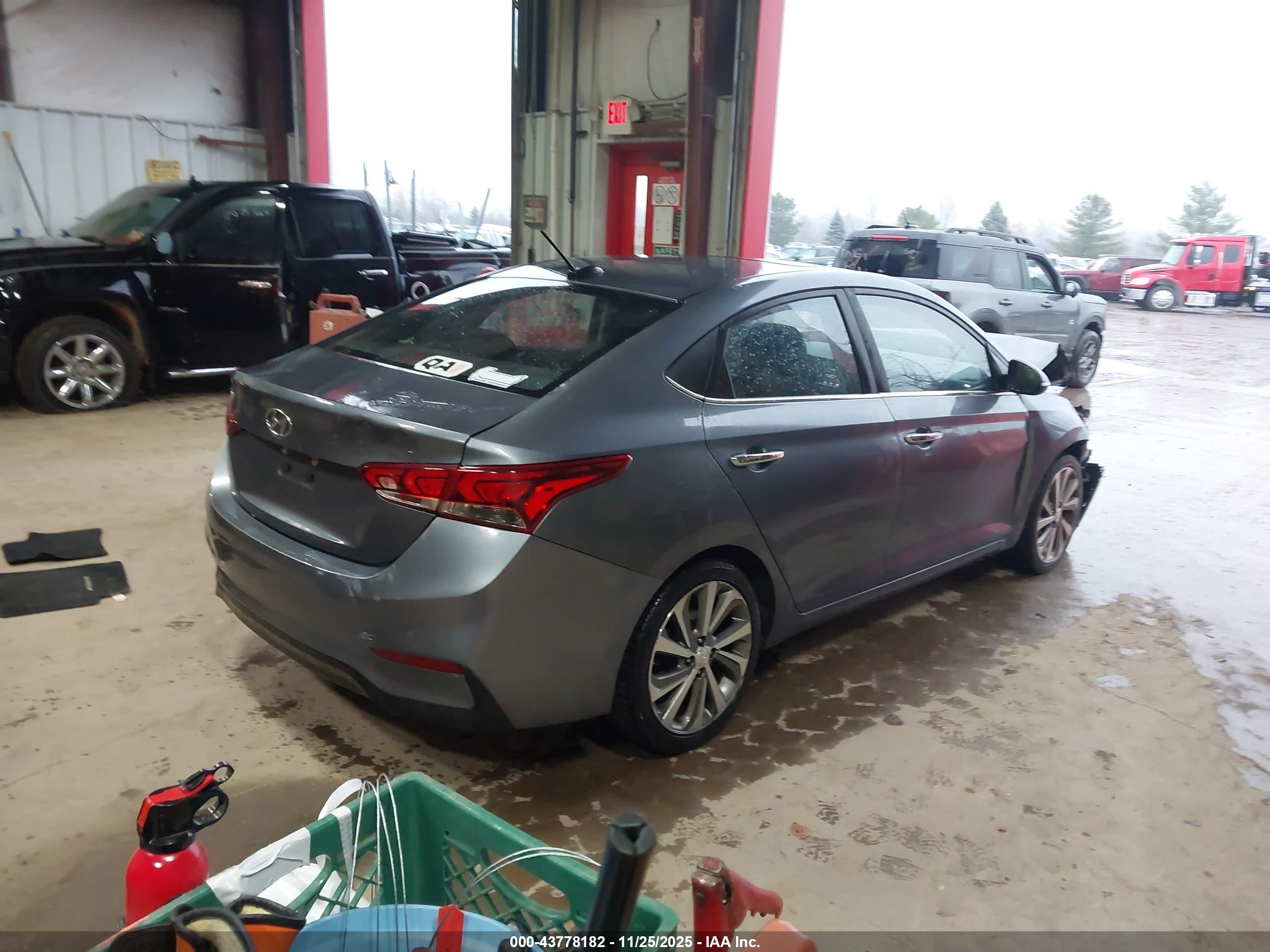 HYUNDAI ACCENT image 4