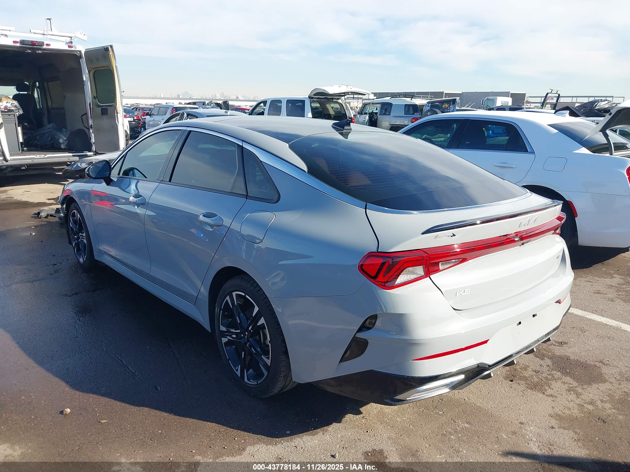 KIA K5 image 3
