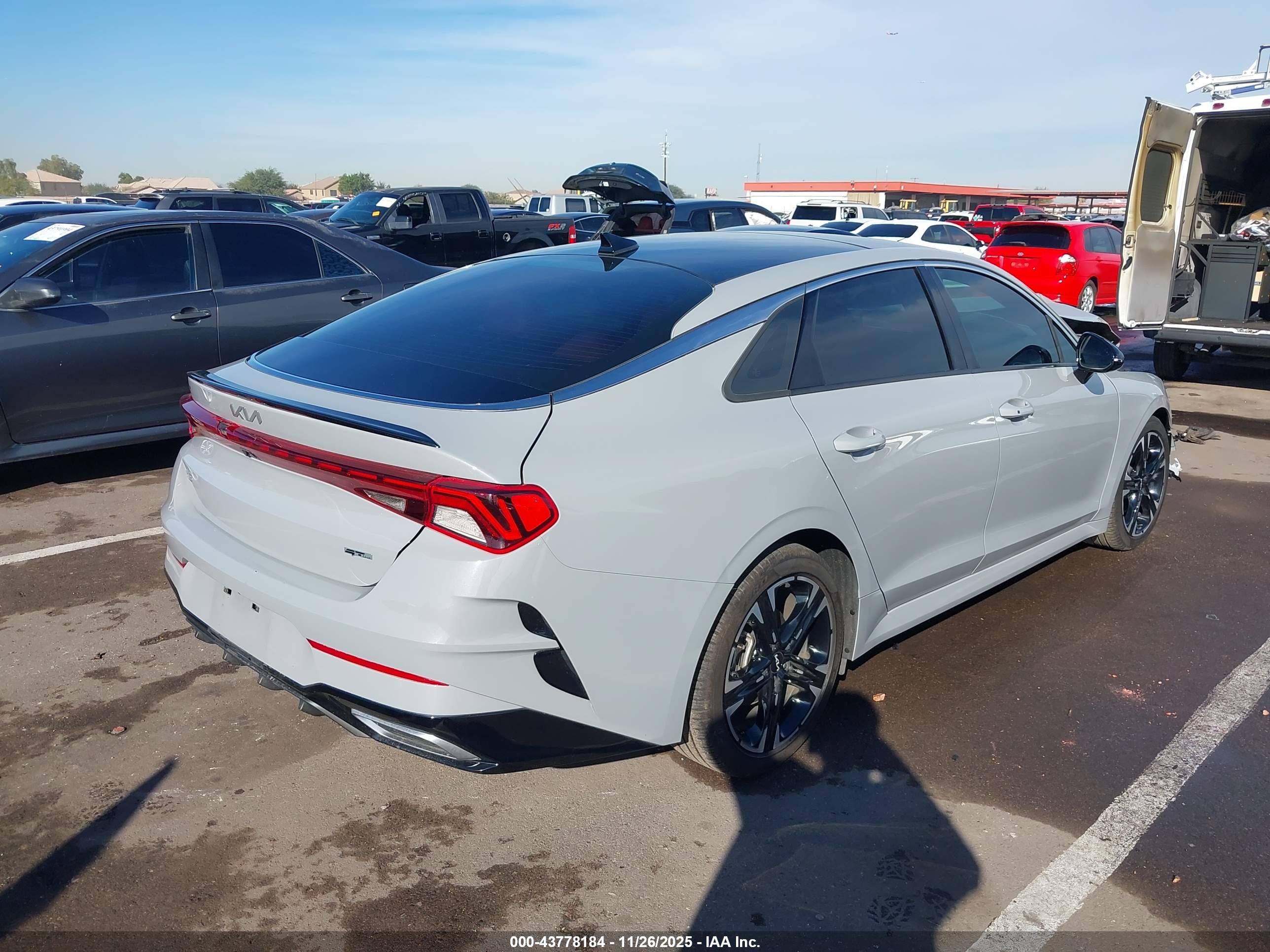 KIA K5 image 4
