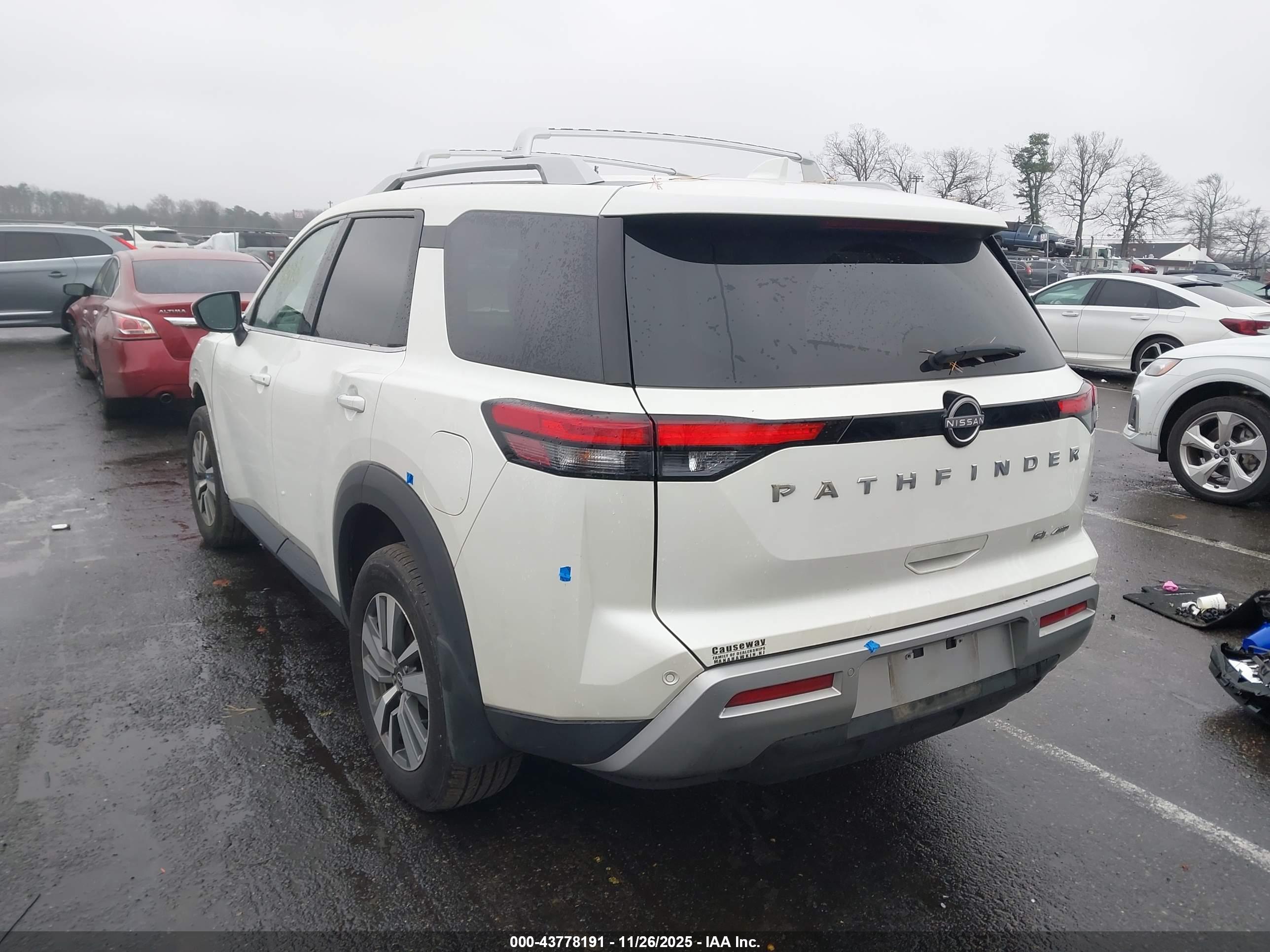 NISSAN PATHFINDER image 3