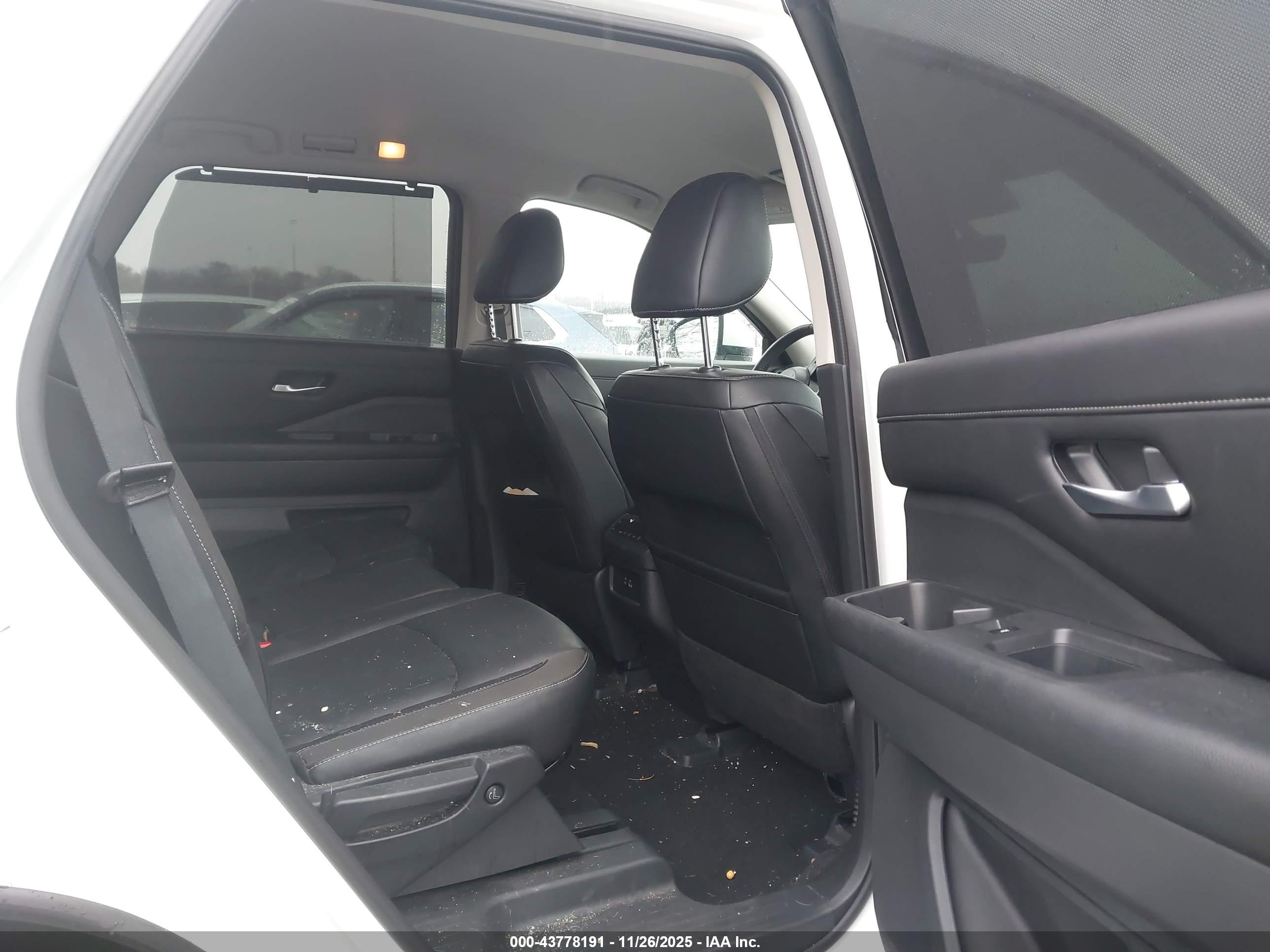 NISSAN PATHFINDER image 8