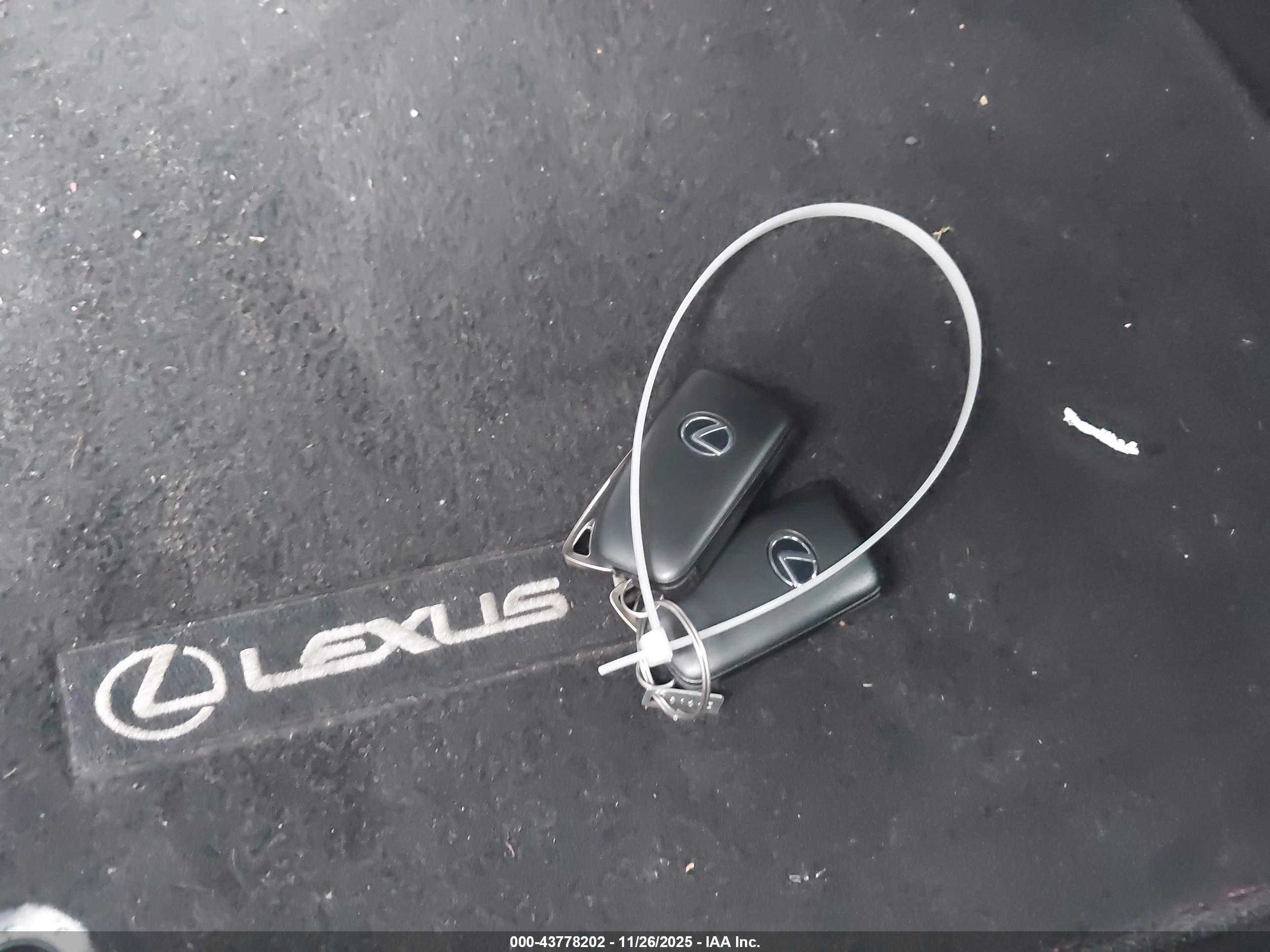 LEXUS IS image 11