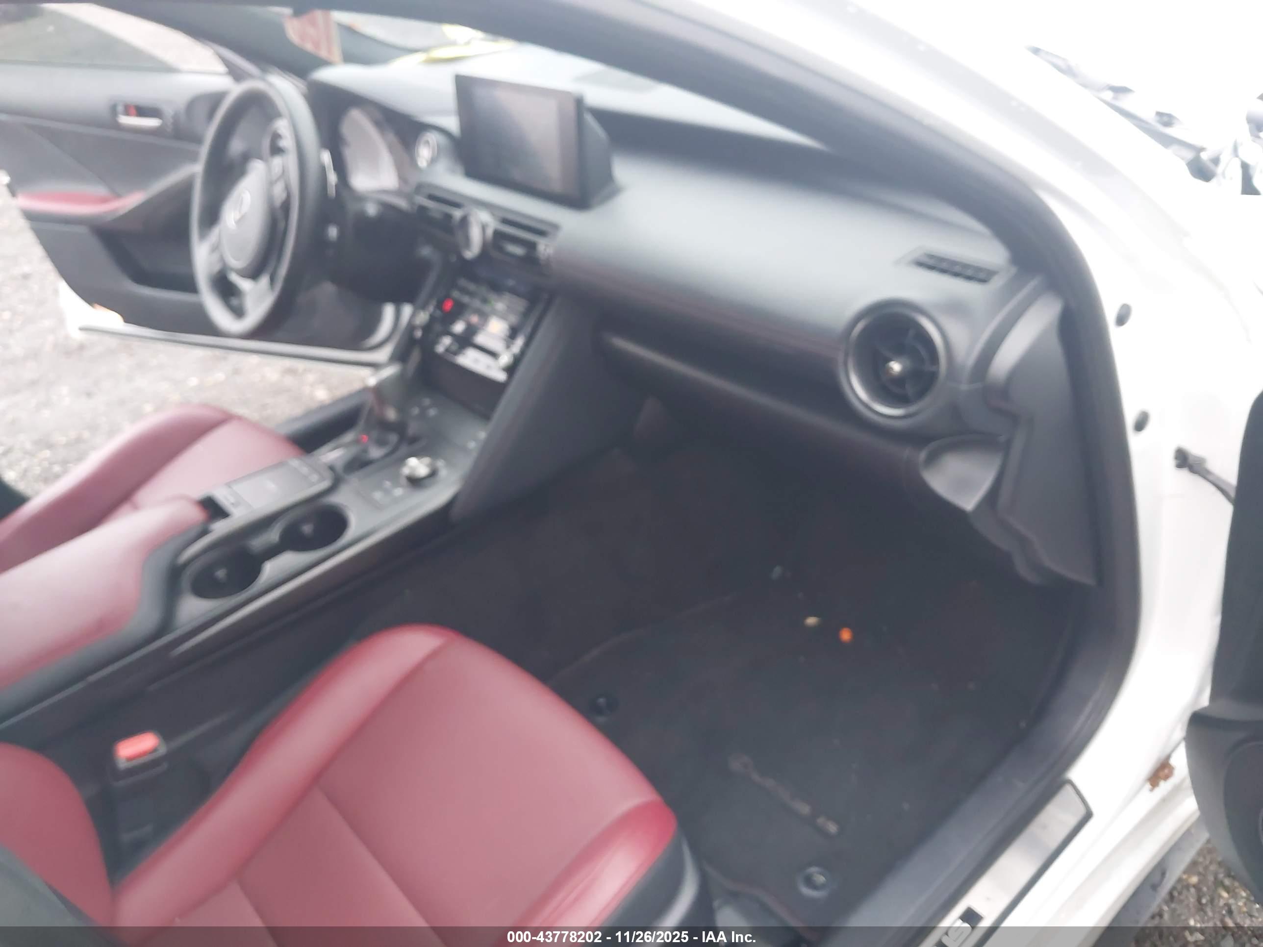LEXUS IS image 5