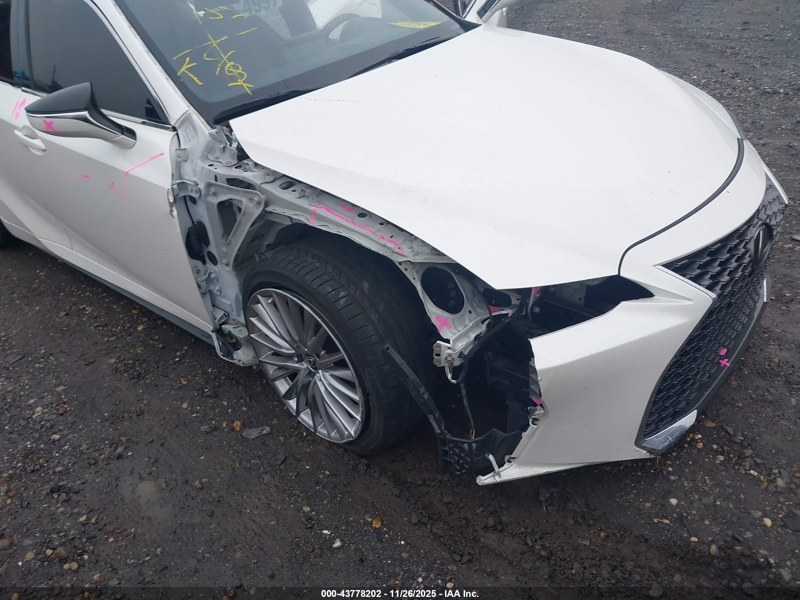 LEXUS IS image 6